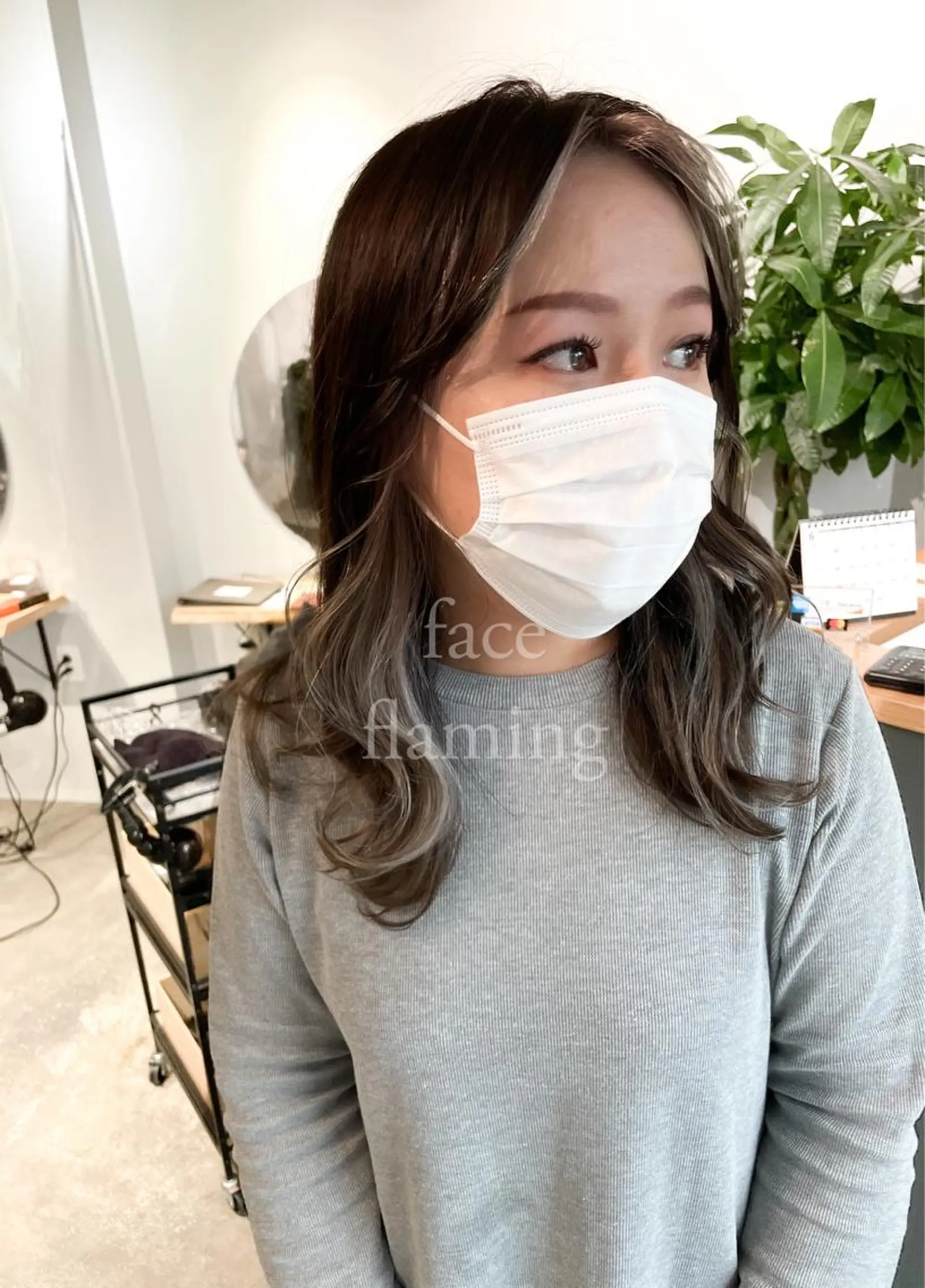 セミロング 岸川 恭子のヘアスタイル