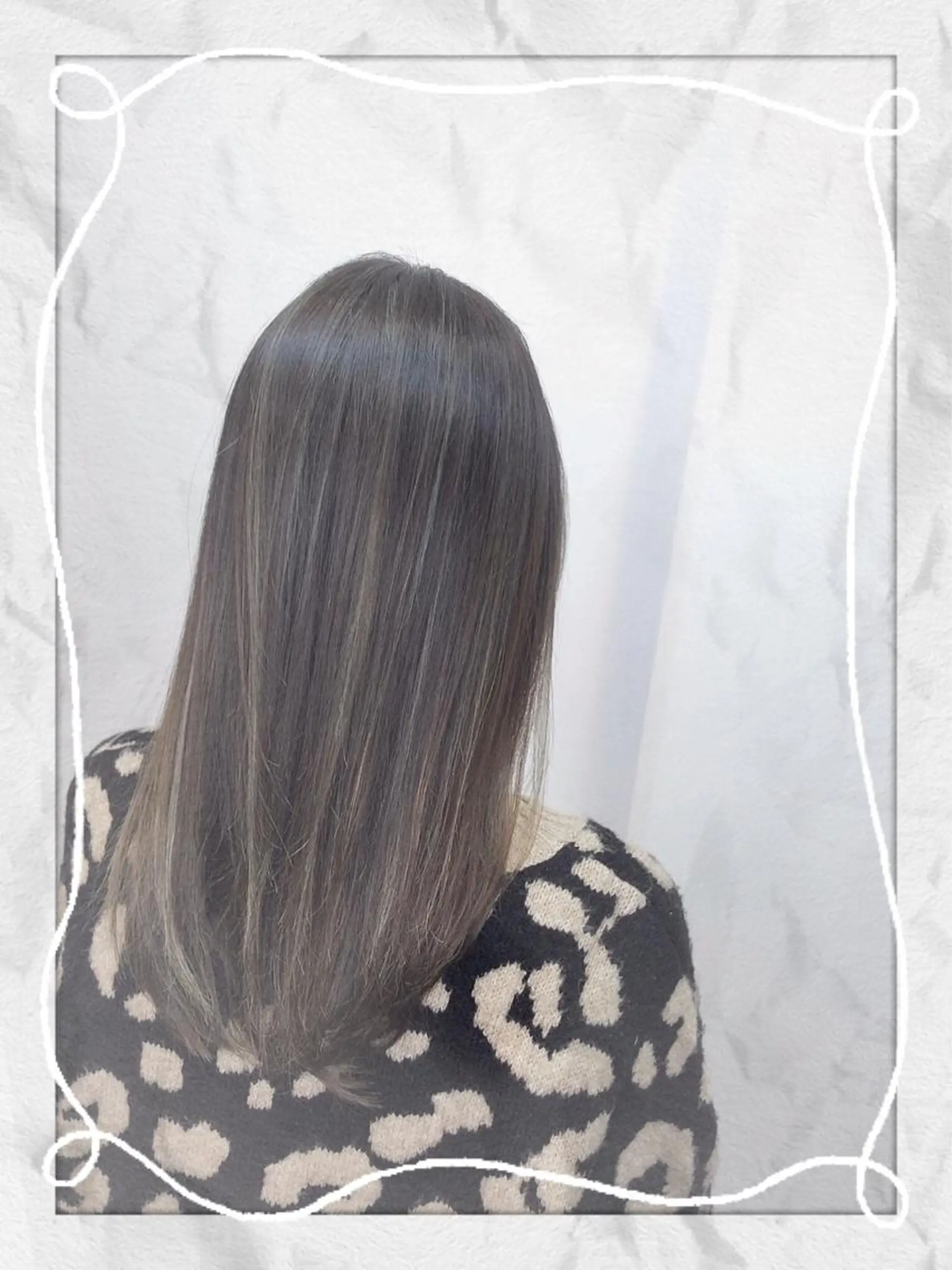 セミロング カラー Annon プライベートサロンのヘアスタイル