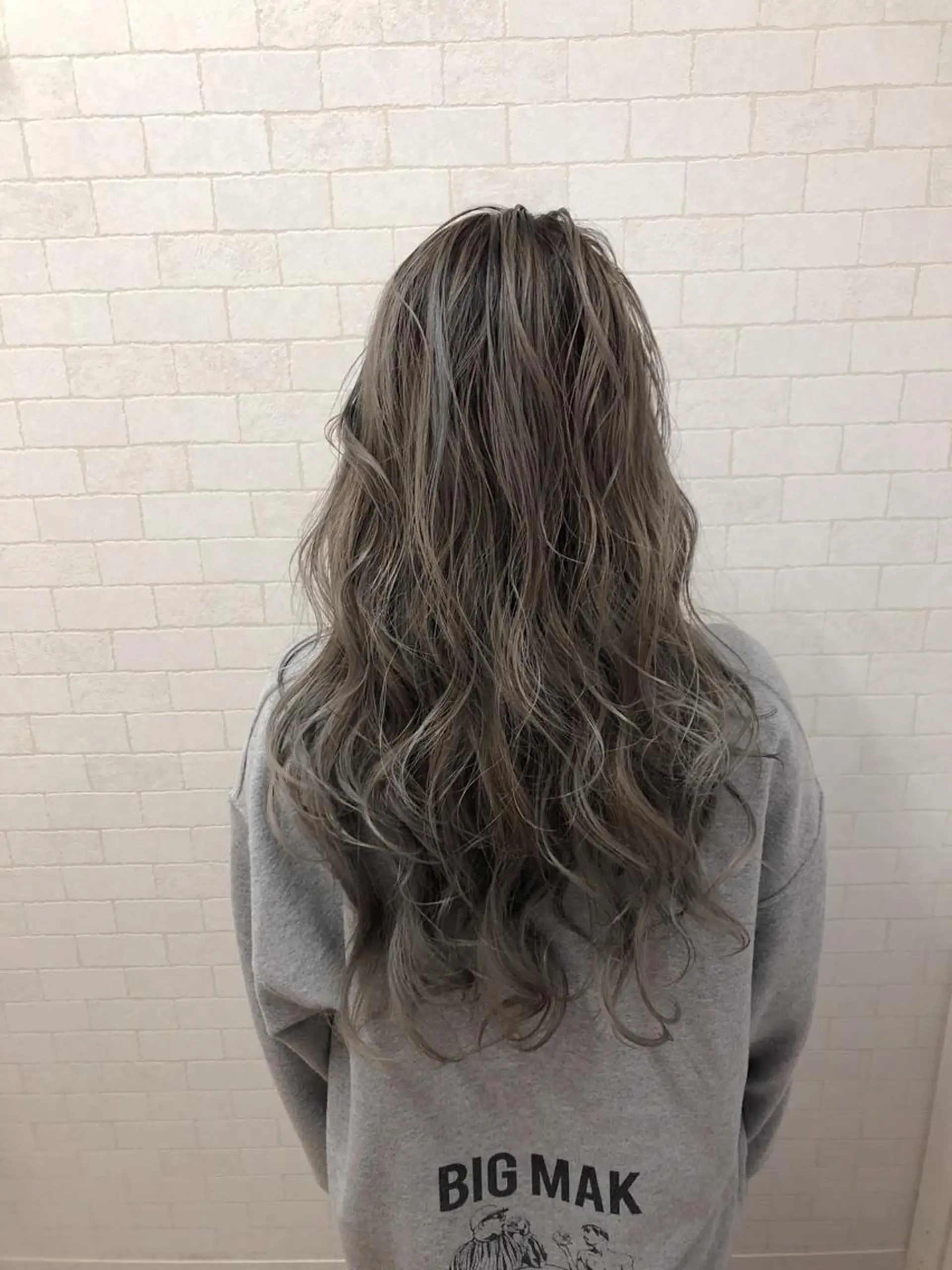 ロング カラー グレージュ ハイライトカラー ハイライト 房川 尚人のヘアスタイル