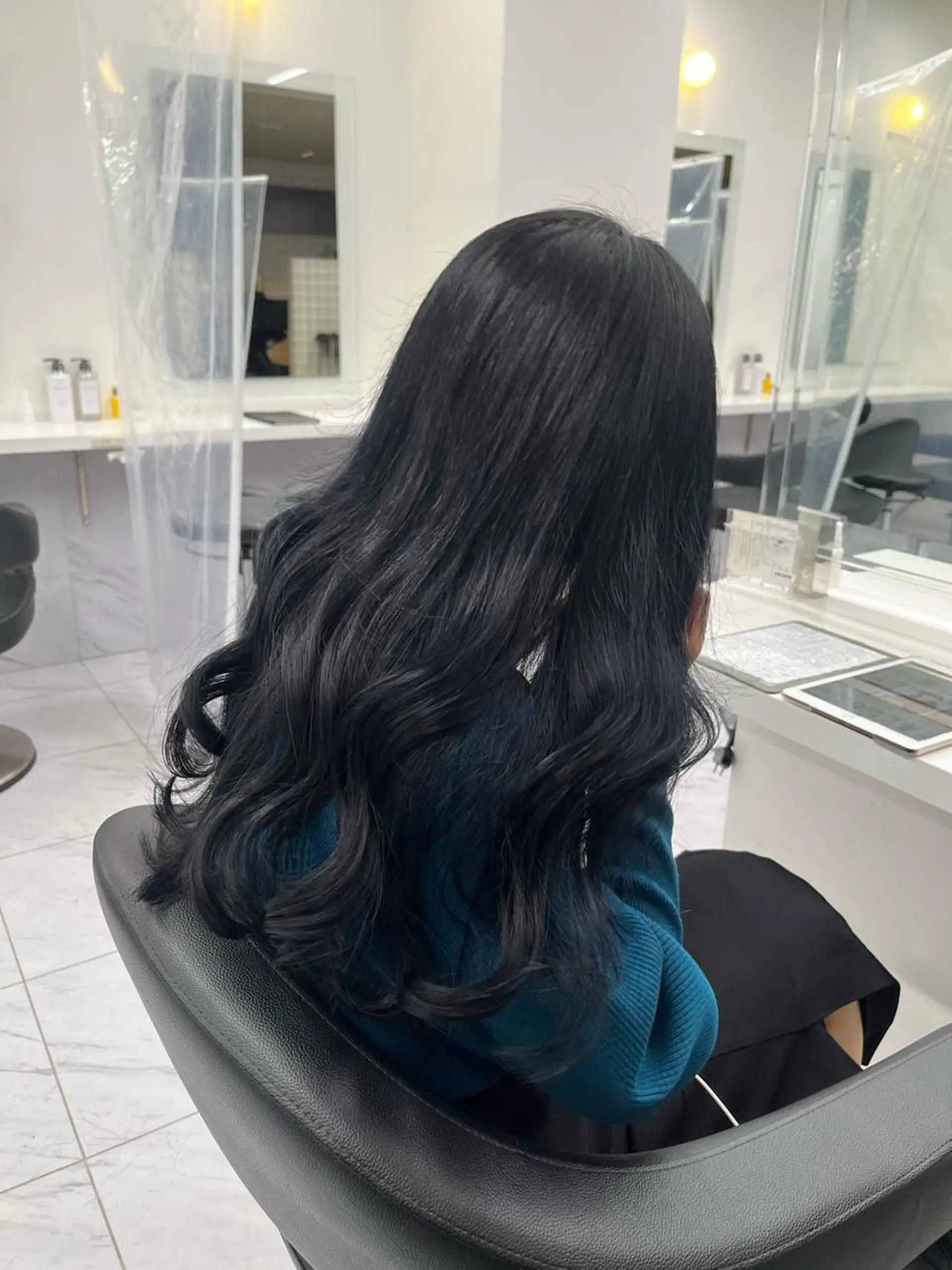 ロング ヘアカラー トリートメント ヘッドスパ ヘアセット 寒色＆ブリーチ特化 寒色MiOのヘアスタイル