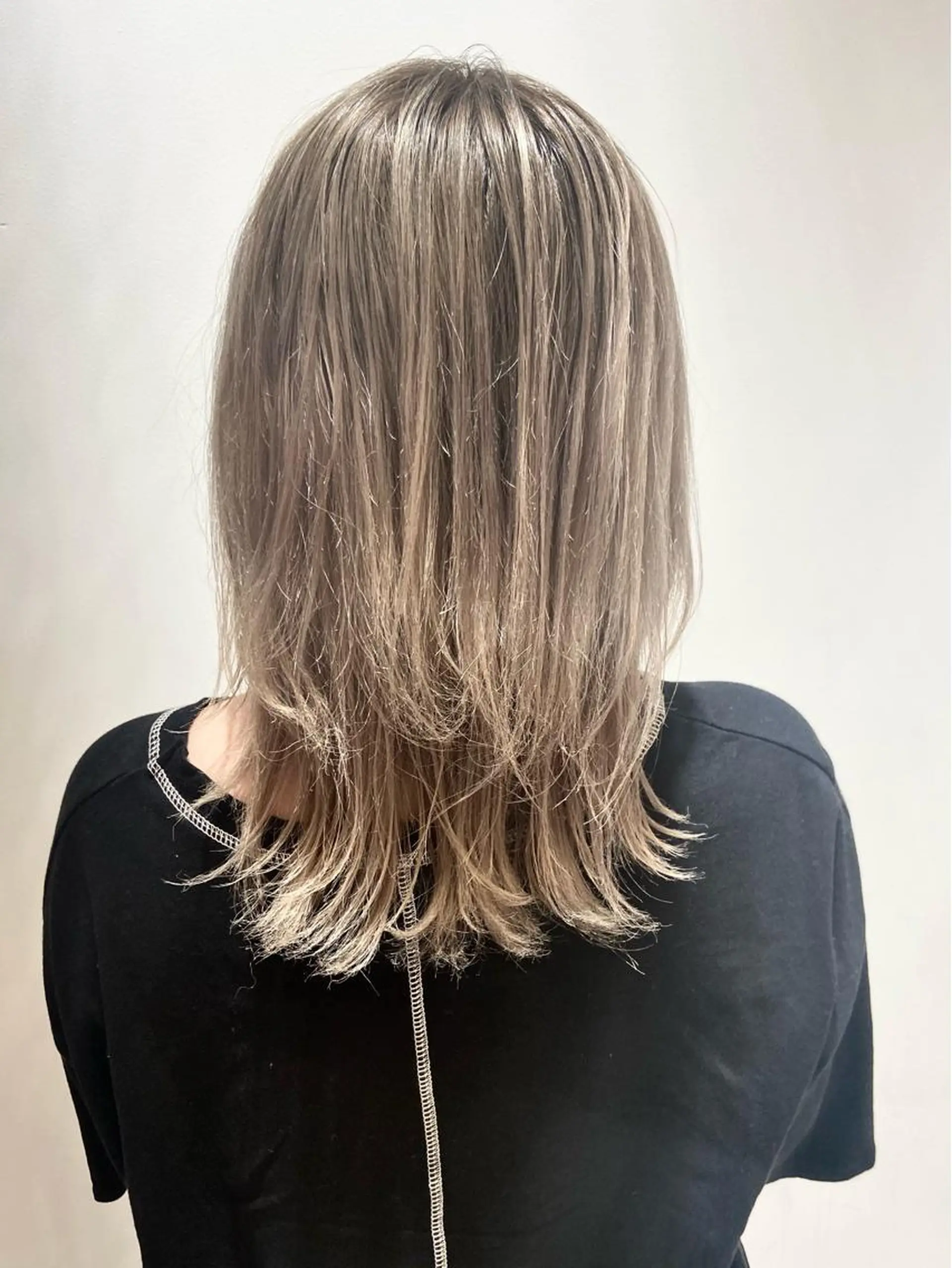 ミディアム カラー ヘアカラー トリートメント 🐺ウルフ/レイヤー 似合わせ‎🤍沙羅のヘアスタイル