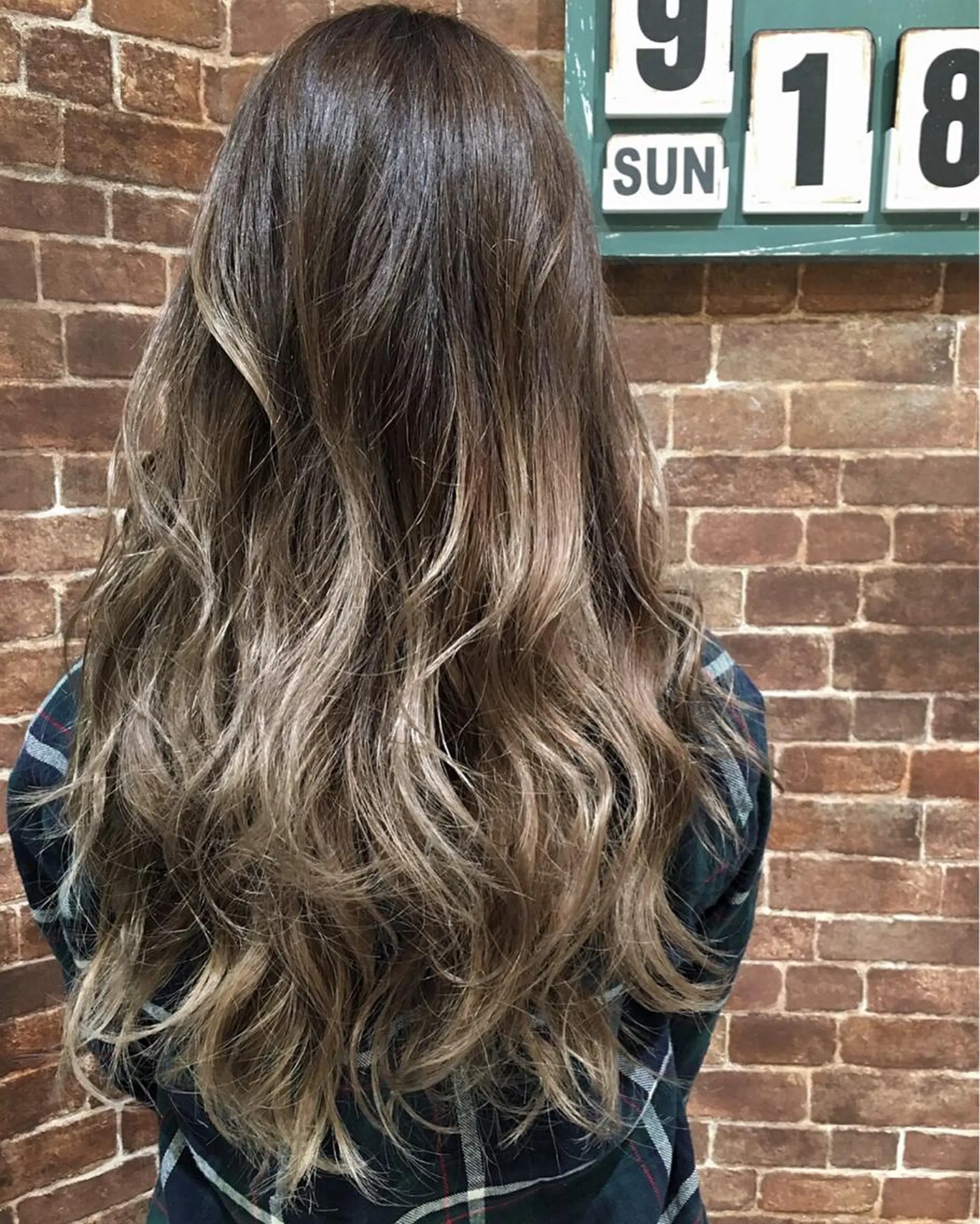 ロング カラー グラデーションカラー グレージュ カット ヘアカラー 松本 明日可のヘアスタイル