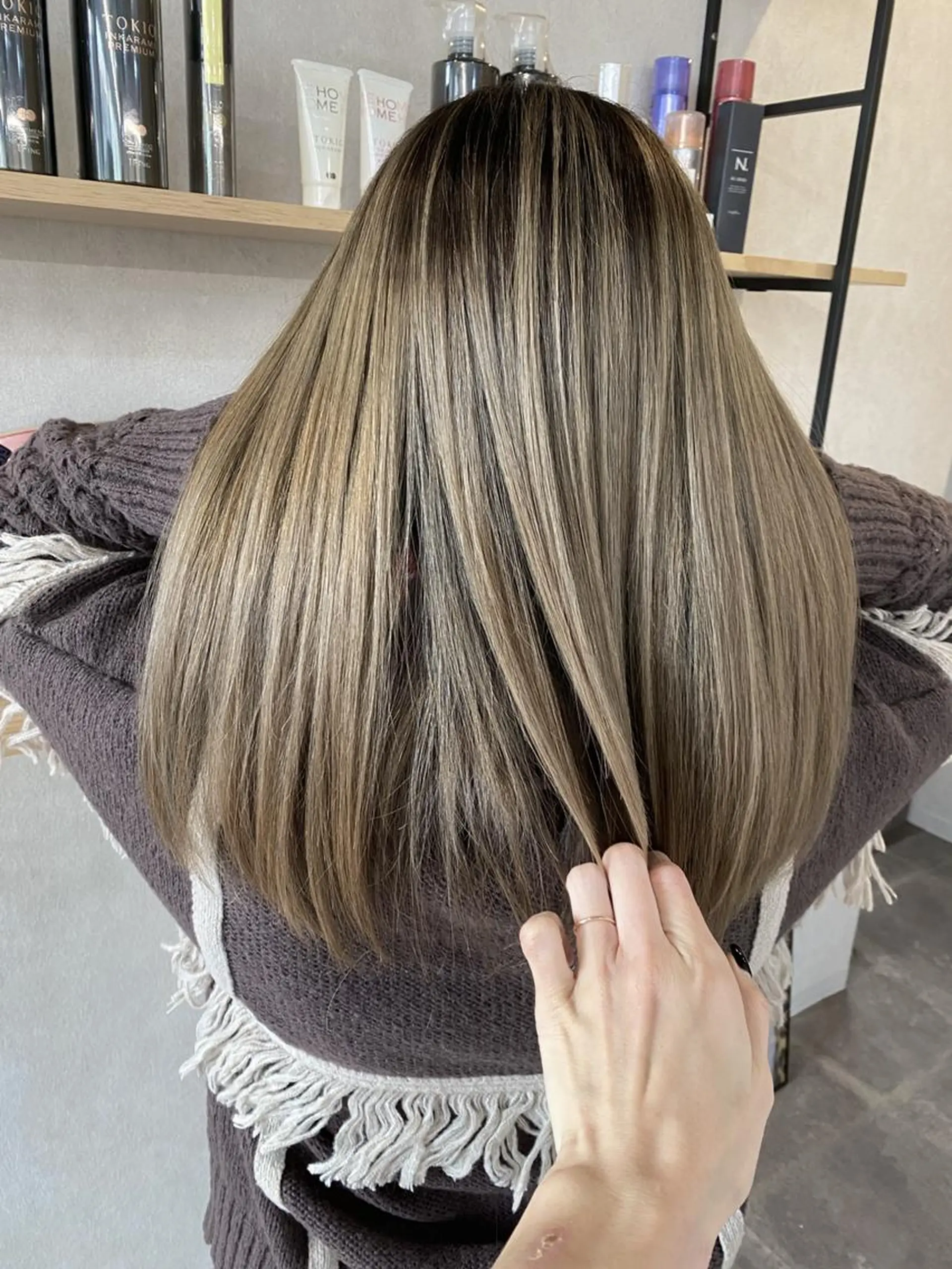 セミロング ヘアアレンジ パーマ カラー ハイトーン カラーのヘアスタイル