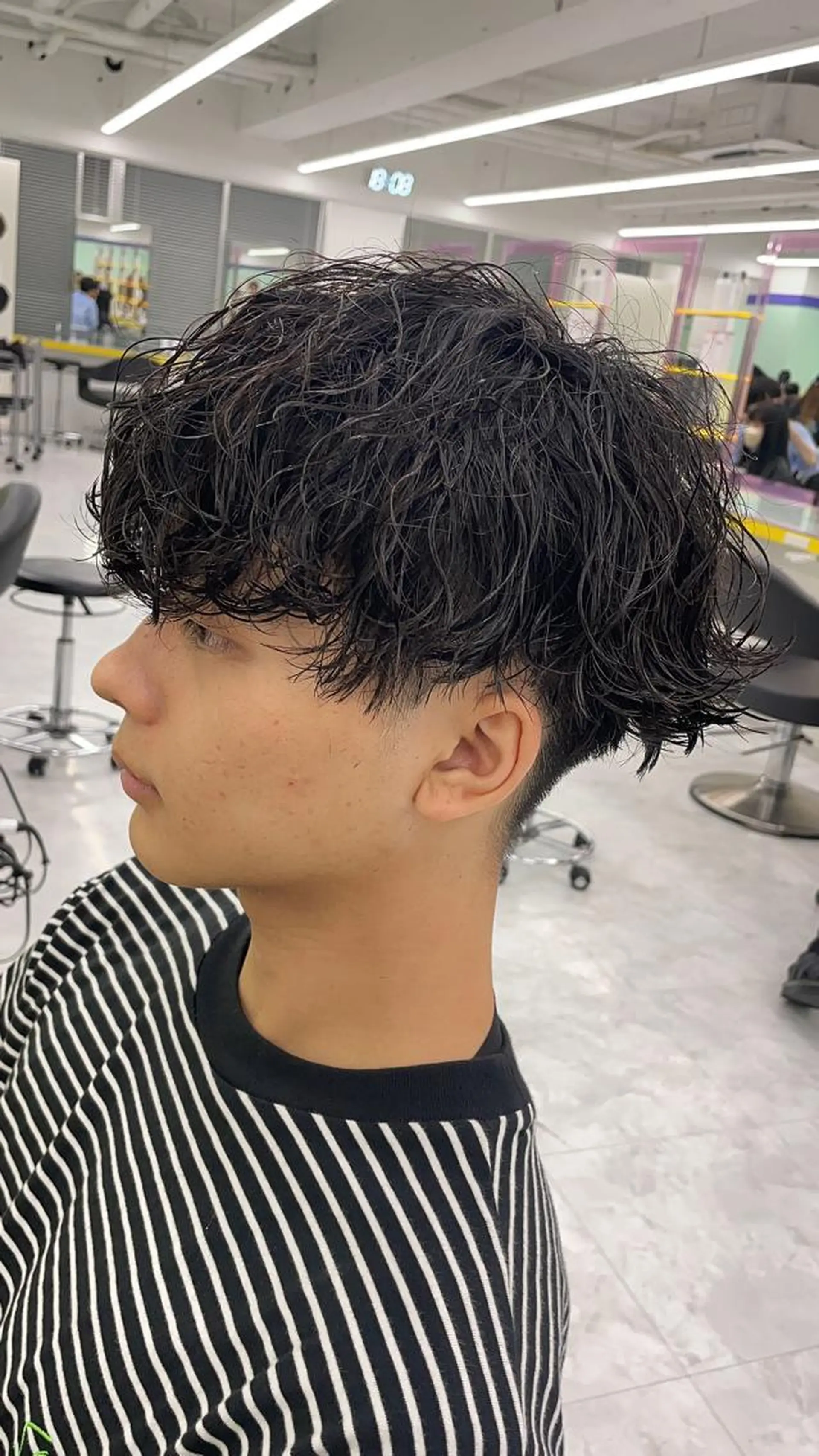 ショート パーマ ヘアアレンジ メンズ 顔まわりカット の達人のヘアスタイル