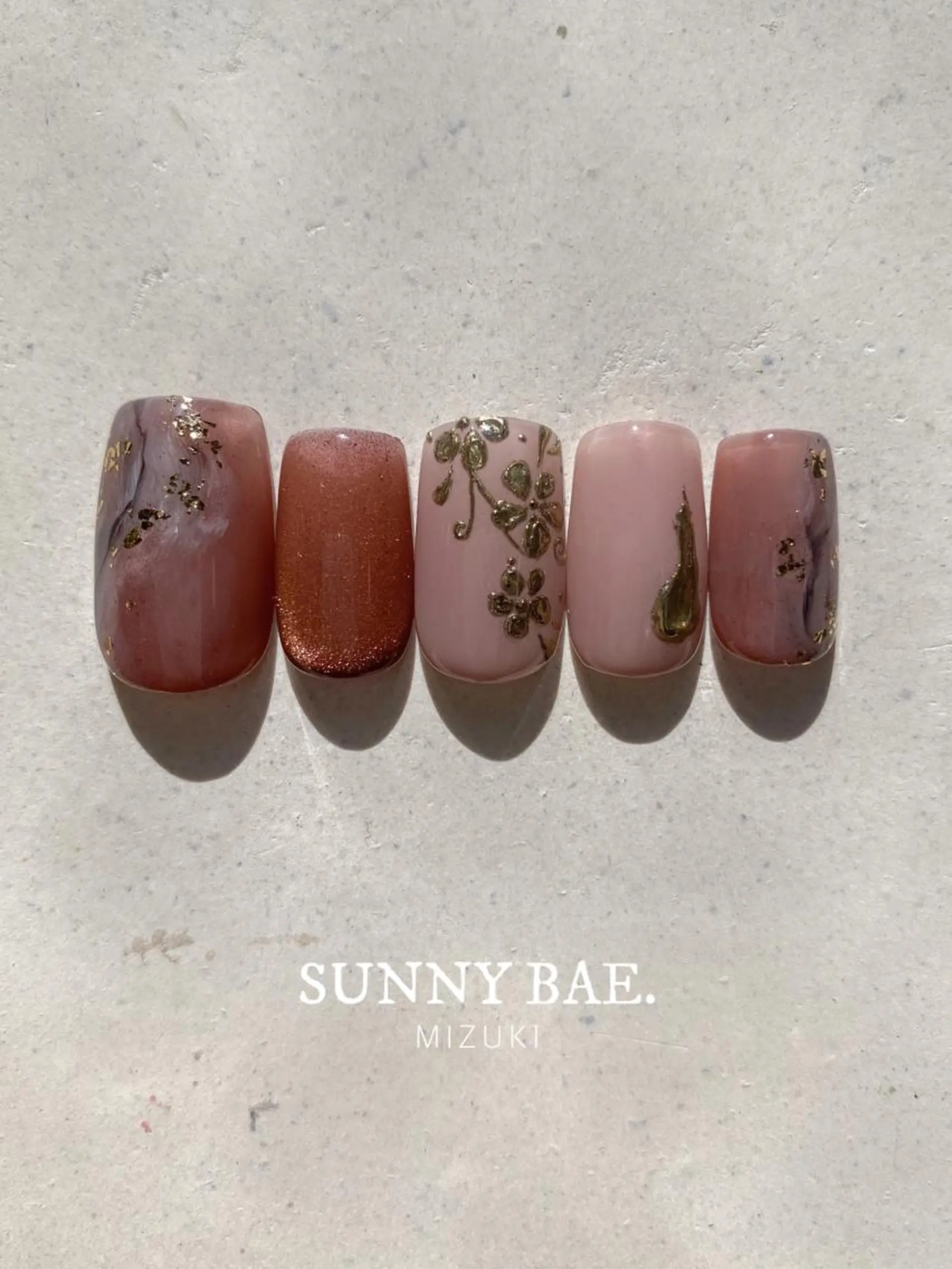 ネイル マグネットネイル ミラーネイル ニュアンスネイル ピンク 春ネイル SUNNY BAE. 🌼MIZUKIのネイルデザイン