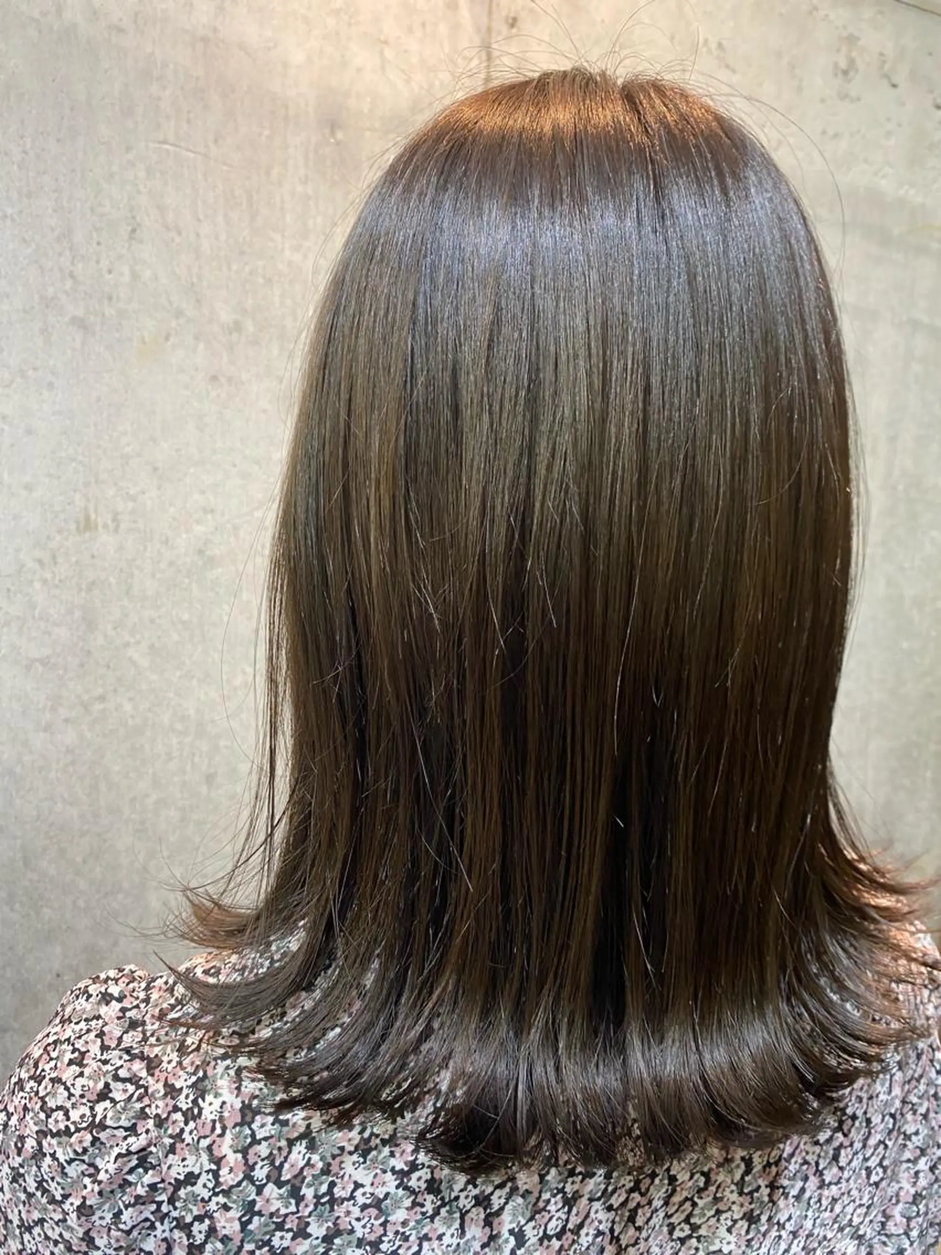 ミディアム カラー mina .のヘアスタイル