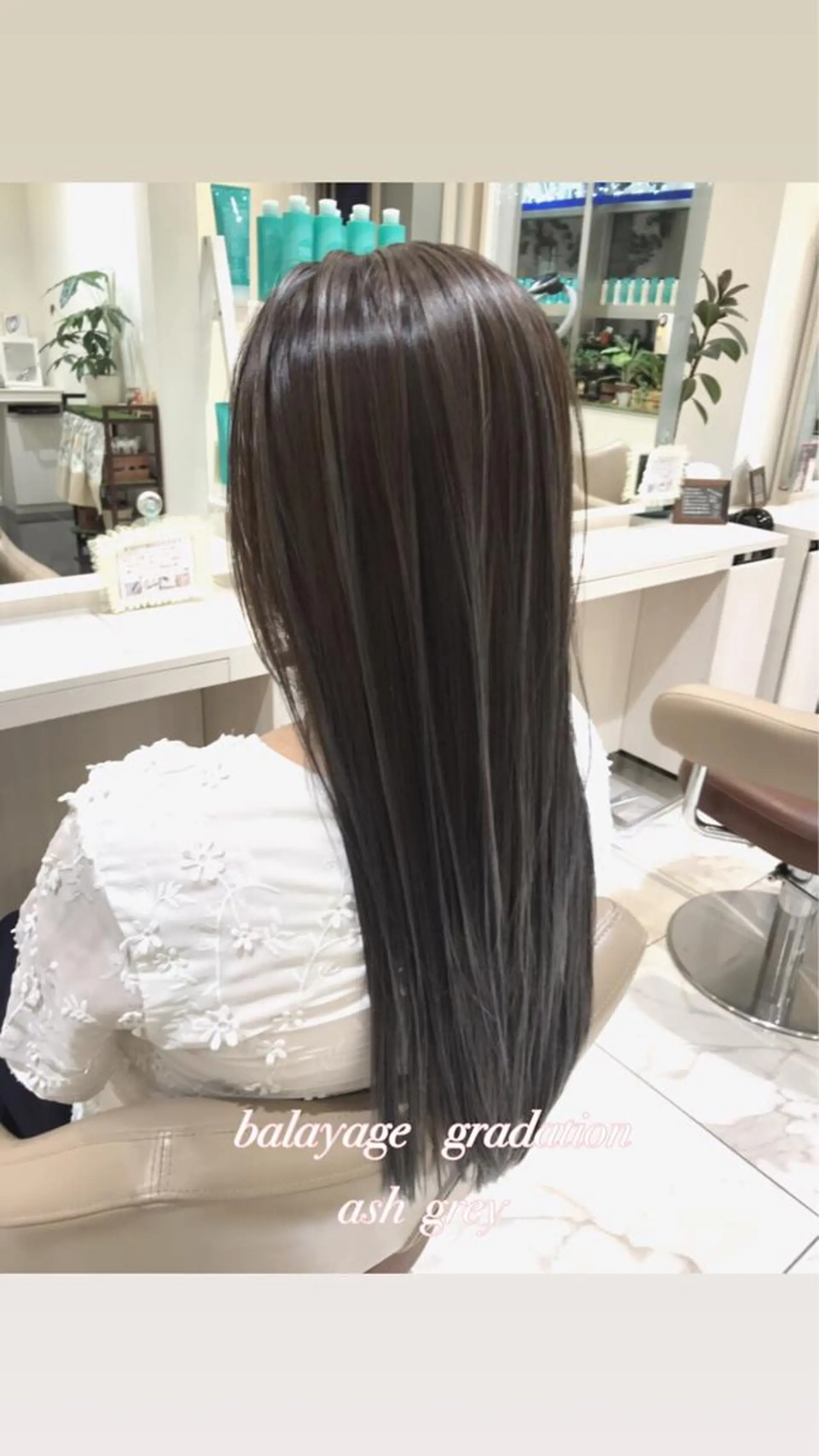 ロング カラー アッシュ アッシュグレー バレイヤージュ グラデーションカラー レイヤーカット カット ヘアカラー トリートメント 山崎俊輔/髪質改善 /バレイヤージュのヘアスタイル