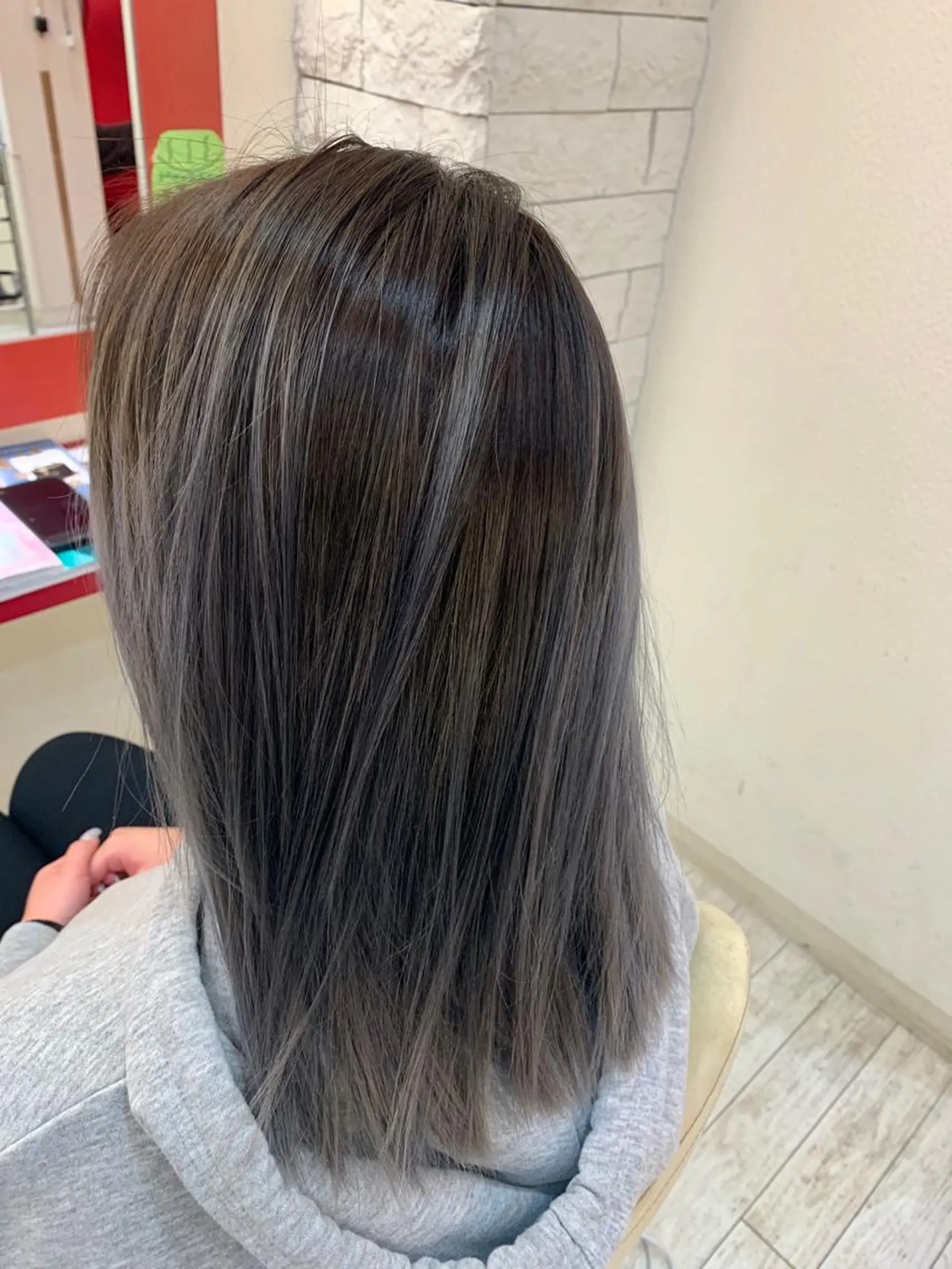 セミロング カラー ヘアアレンジ アッシュ ブルーカラー ブルーラベンダー ラベンダーカラー ラベンダーアッシュ カット ヘアカラー 今村公介 ブリーチ特化、派手髪のヘアスタイル