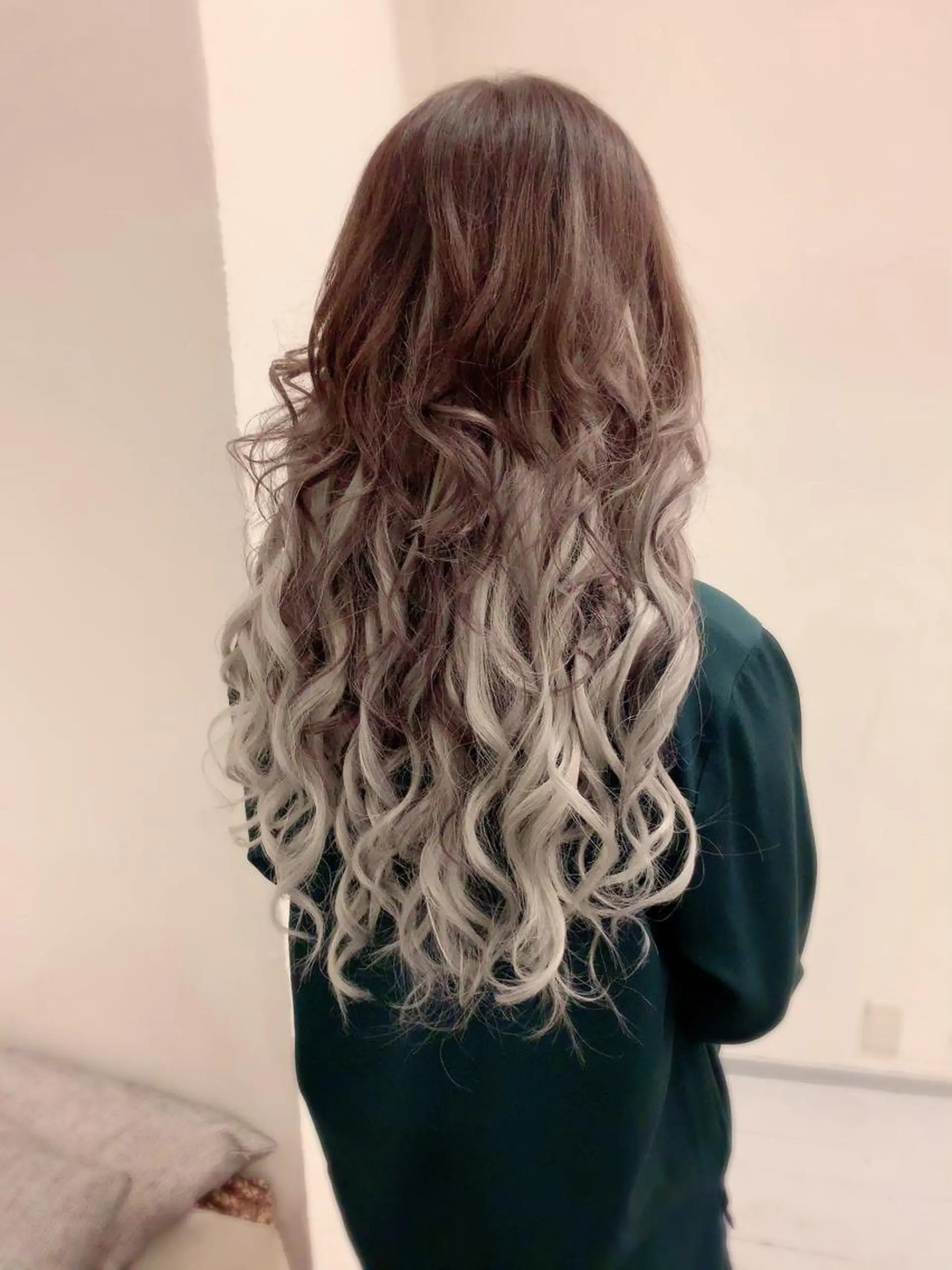 ミディアム カラー シルバー エクステ カット エクステ 🍀Moda by Grande🍀のヘアスタイル