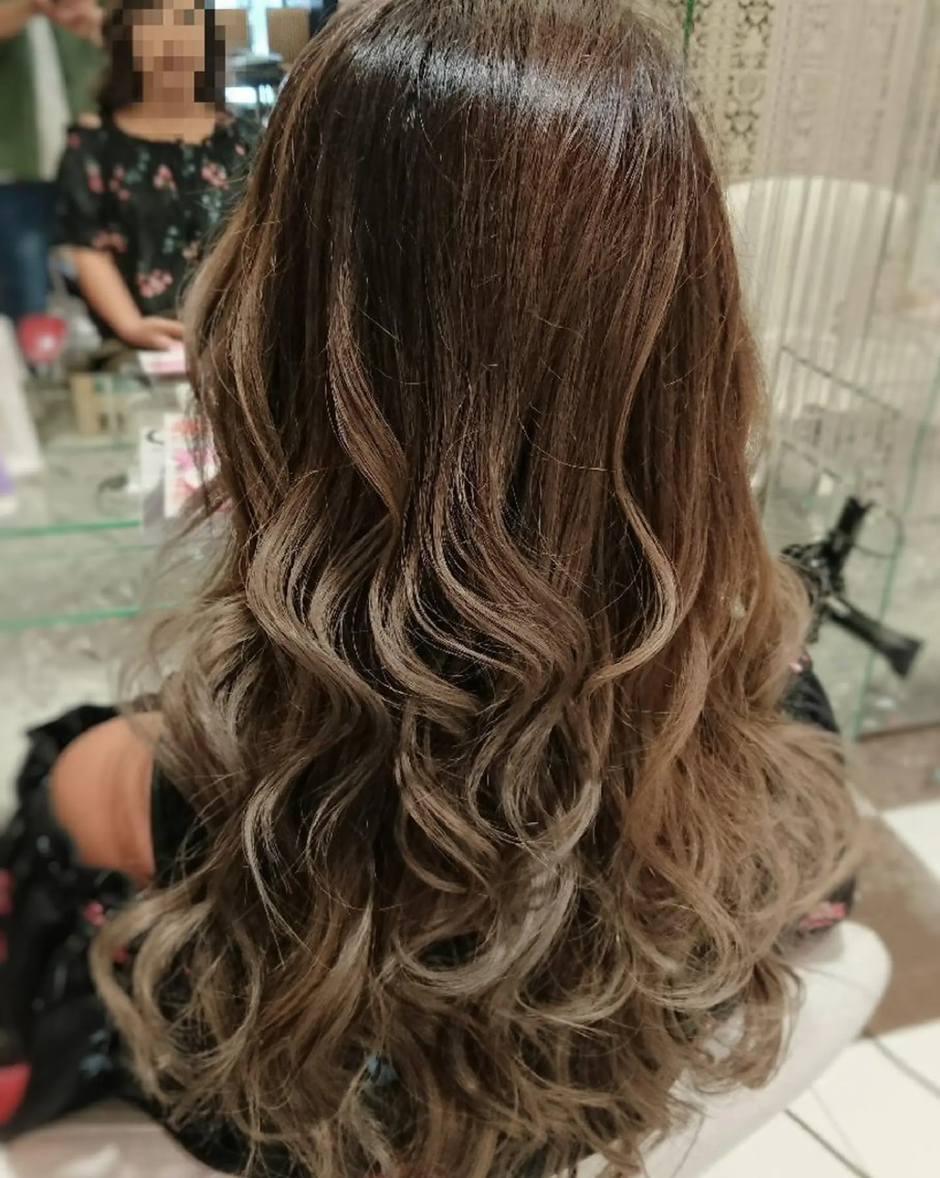 セミロング ヘアアレンジ カラー アッシュ アッシュグレー グラデーションカラー 外国人風カラー カット ヘアカラー トリートメント 秋山 幸太のヘアスタイル