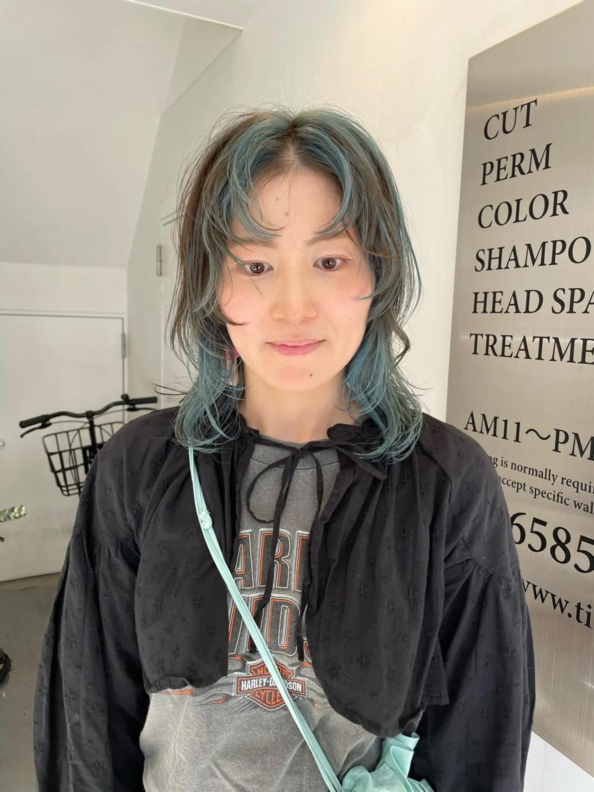 ミディアム カラー デザインカラー ハイライトカラー ハイライト hen所属・心斎橋/レイヤー/ ブリーチ/モエのヘアスタイル