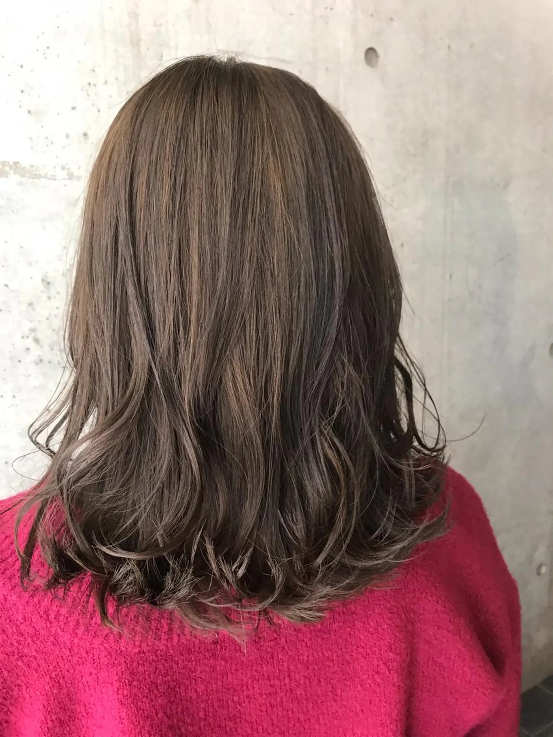 セミロング oshare tom (スタイリスト)所属・人気🌻《髪質改善》 平井 綾乃のヘアスタイル