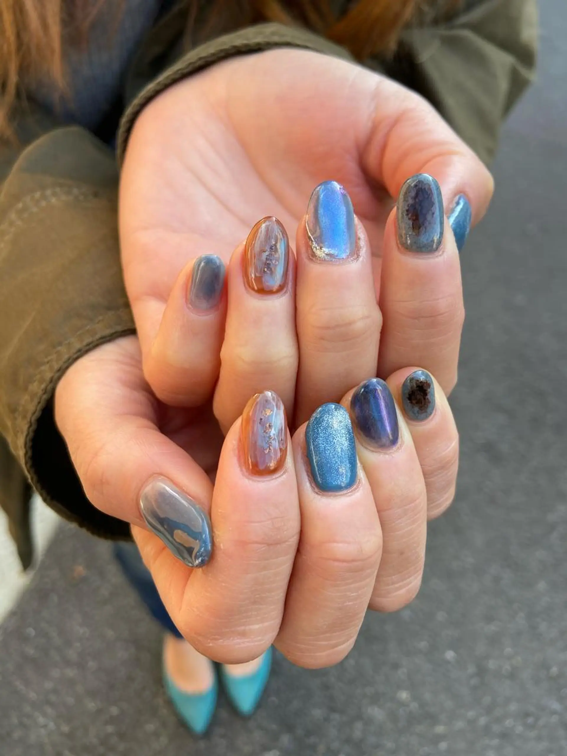 ネイル オーロラネイル ブルー ミラーネイル ニュアンスネイル 冬ネイル . unffのネイルデザイン