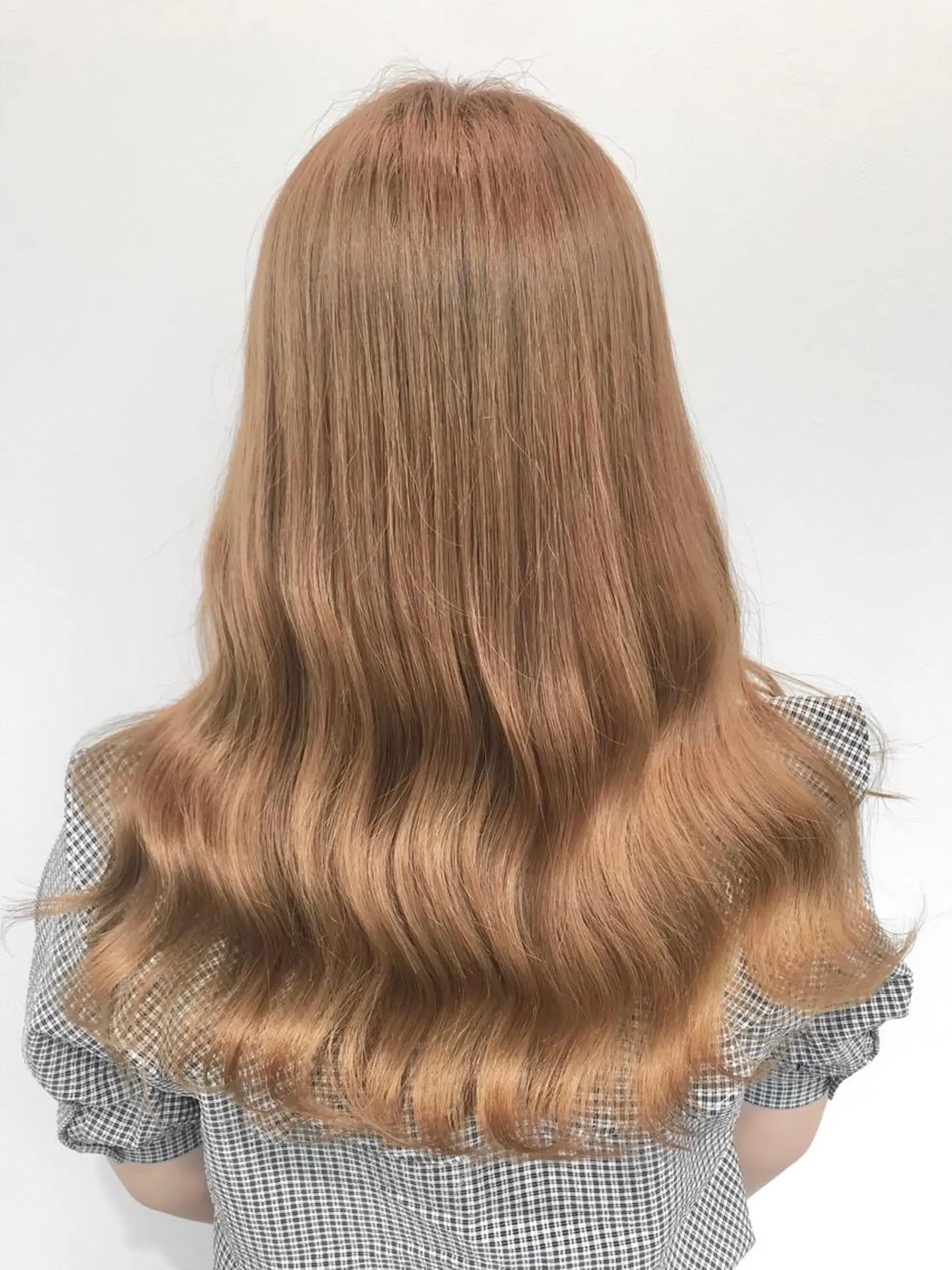 セミロング カラー 🩵ハイトーン 美咲🩵のヘアスタイル