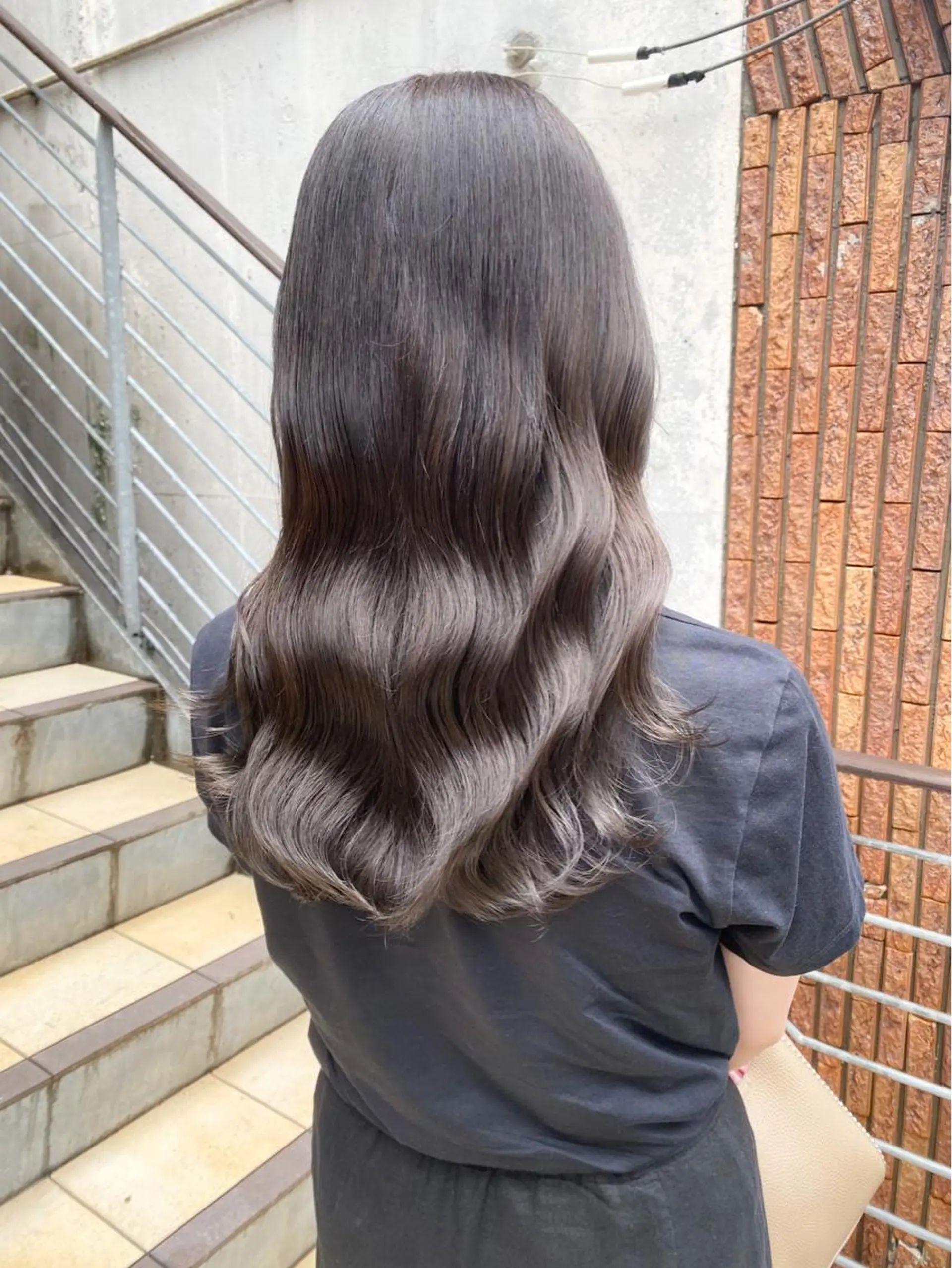 セミロング カラー ベージュカラー ブリーチ 透明感カラー ハイトーンカラー ハイトーンベージュ ness ネスのヘアスタイル