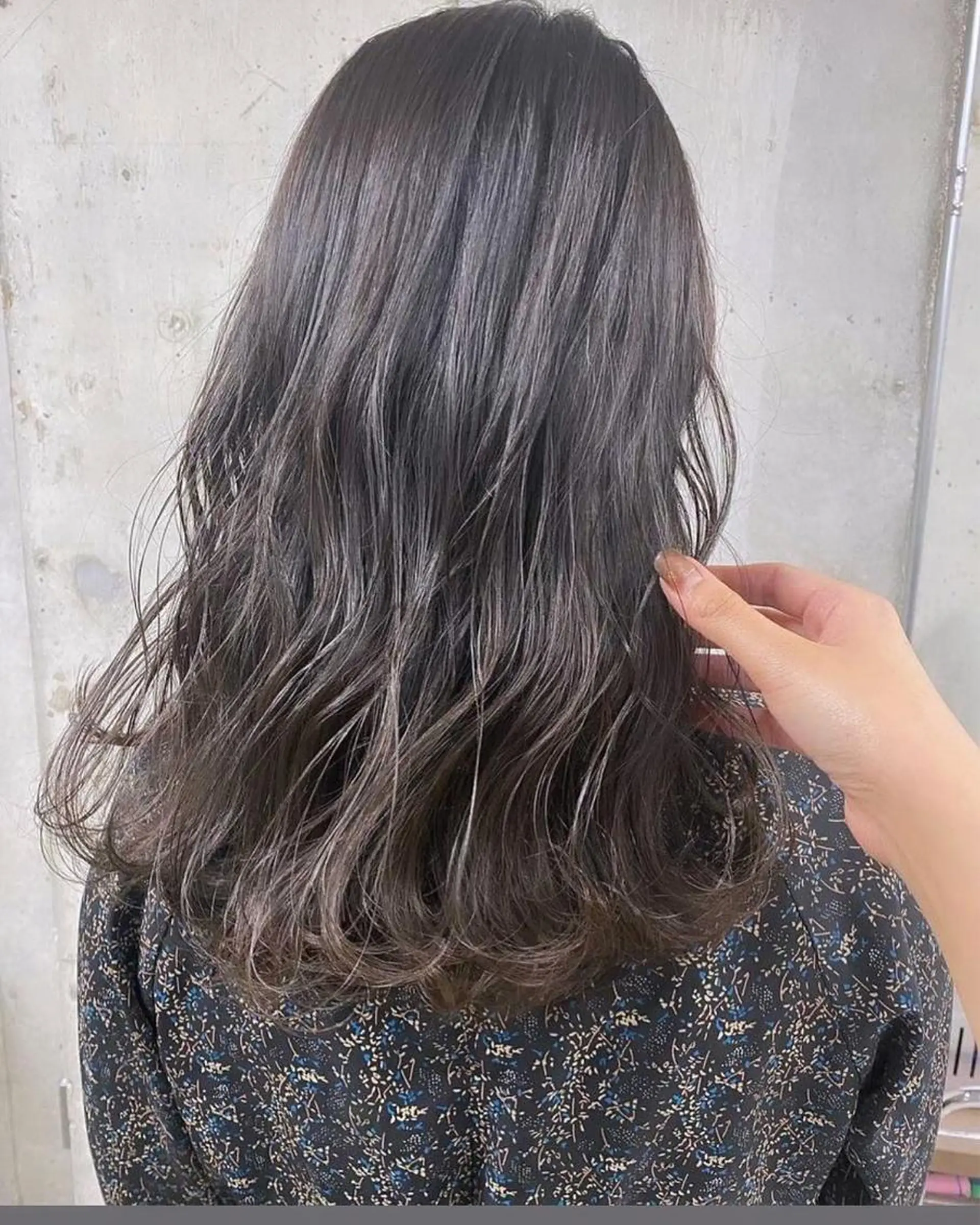 ミディアム カラー GiseL アンリのヘアスタイル