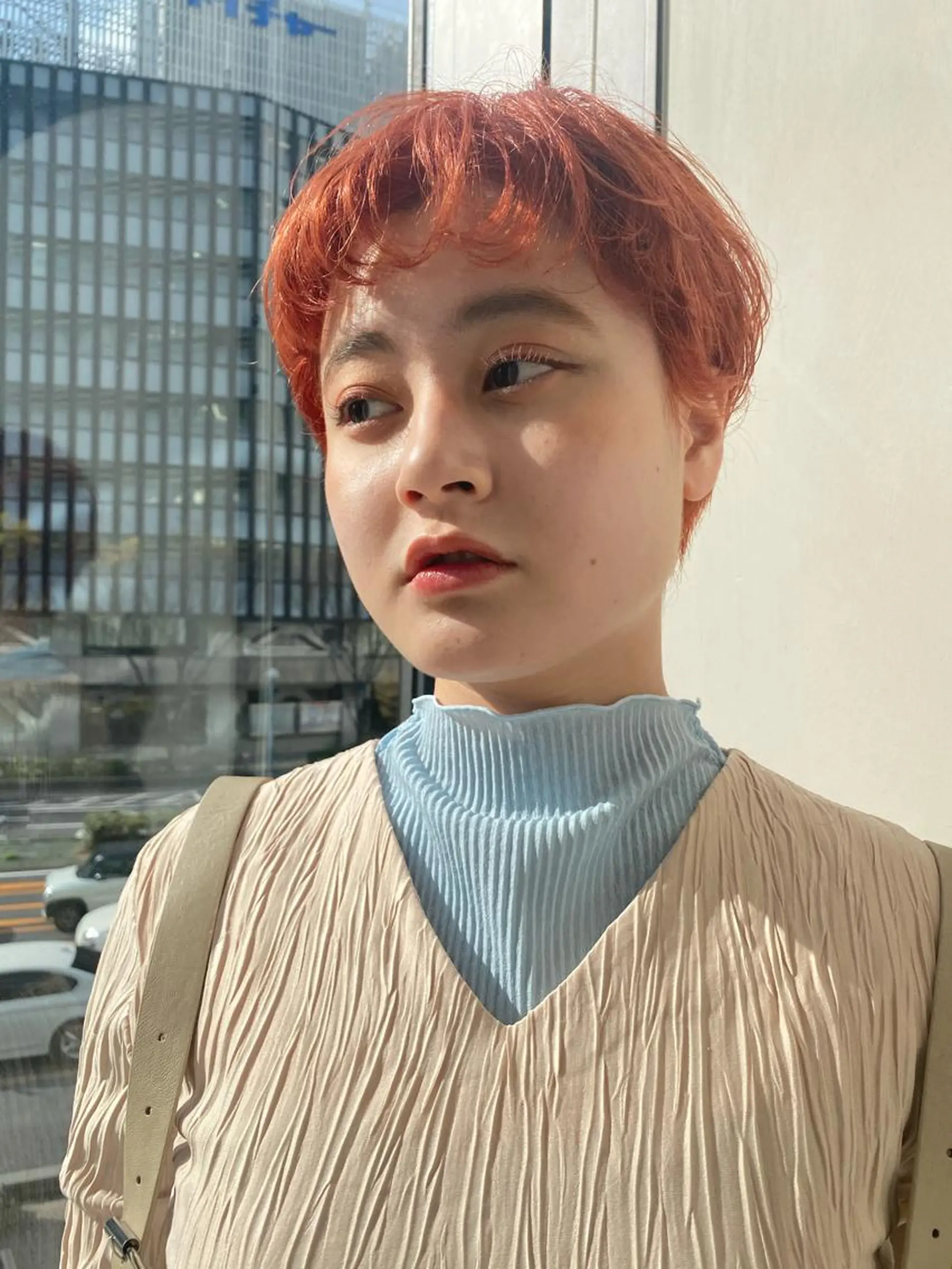 ショート カラー ブリーチ オレンジ 増井 彩乃のヘアスタイル