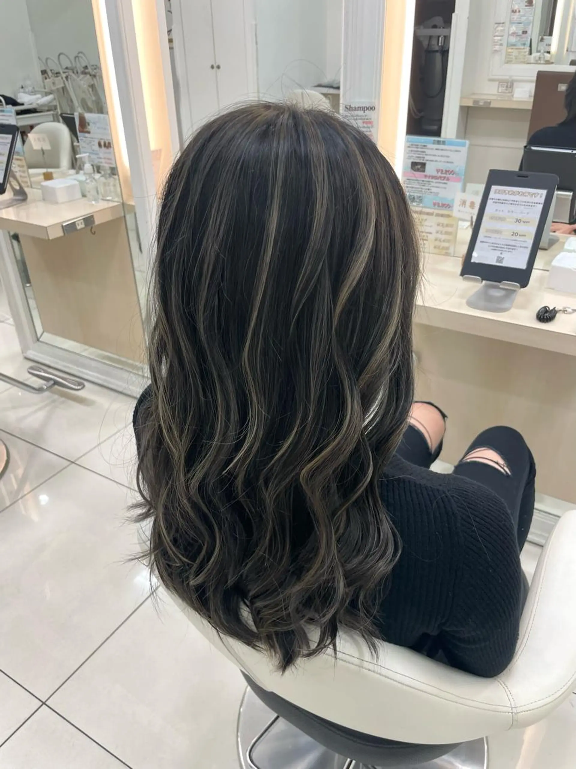 ロング カラー 崎山 紗吏のヘアスタイル