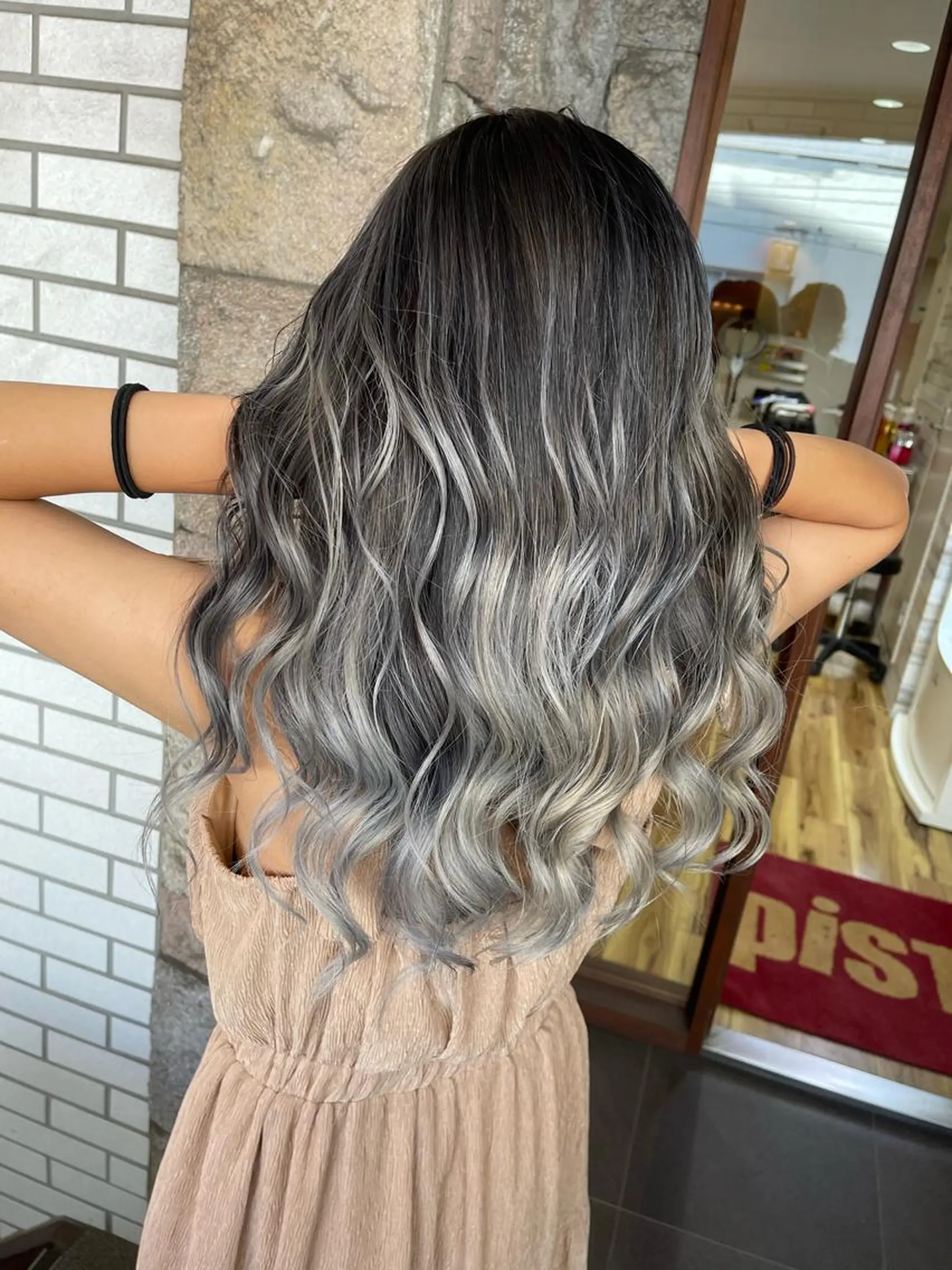 ロング カラー ブリーチ カット ヘアカラー オージュアソムリエ DAIKI⭐️のヘアスタイル