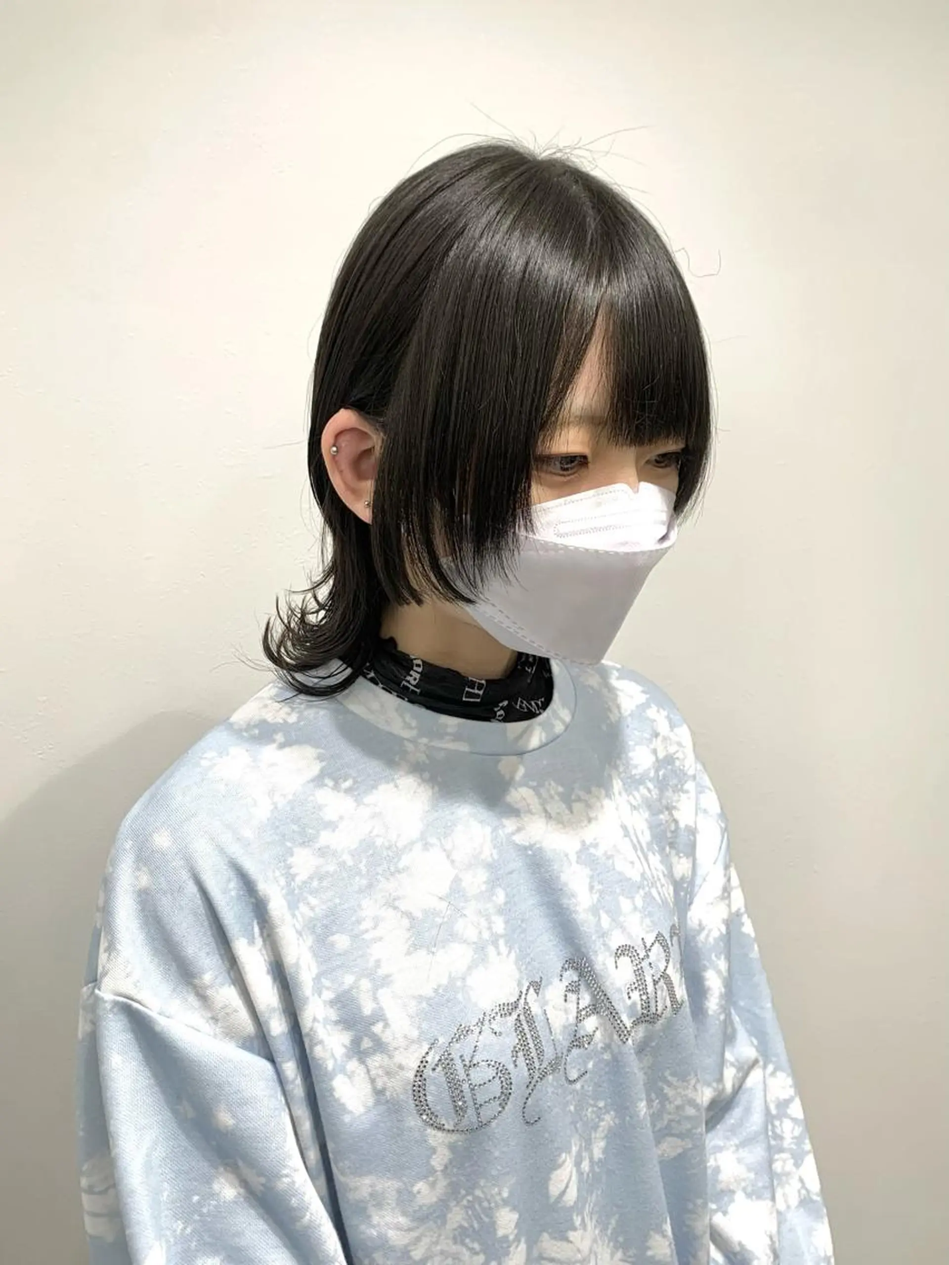 ミディアム カラー ウルフカット レイヤー ハイトーン 暖色⭐︎KANAKOのヘアスタイル