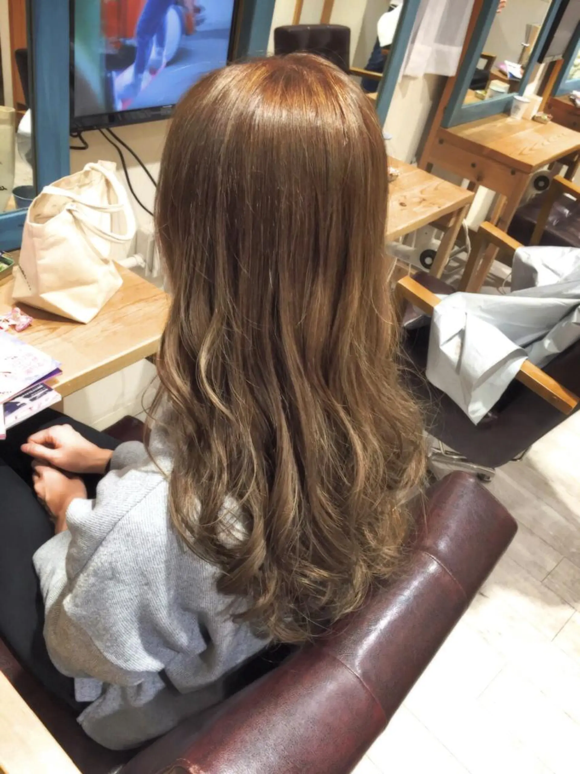 ロング カラー アッシュ ハイライトカラー ミルクティーアッシュ 3Dハイライト ハイライト バレイヤージュ🌱 渡邉悟🌱のヘアスタイル