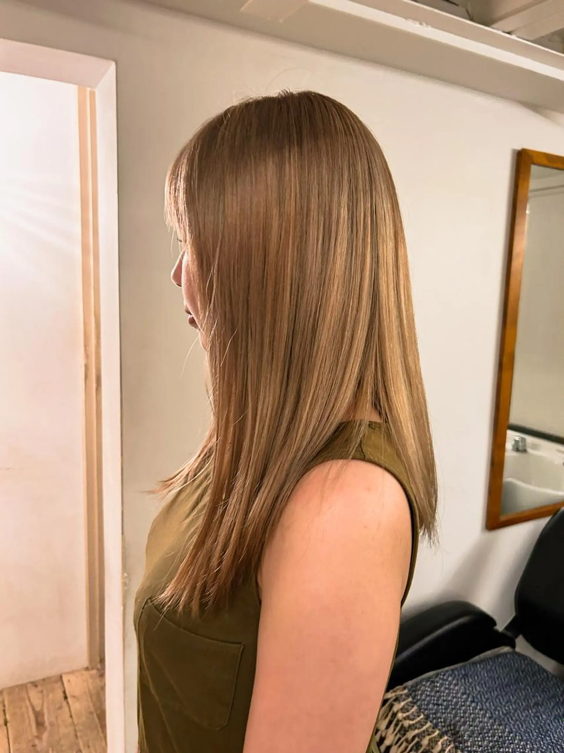 セミロング カラー ベージュカラー ブリーチ ハイトーンカラー ヘアカラー トリートメント 🌿ボブ パーマ高橋啓太🌿のヘアスタイル