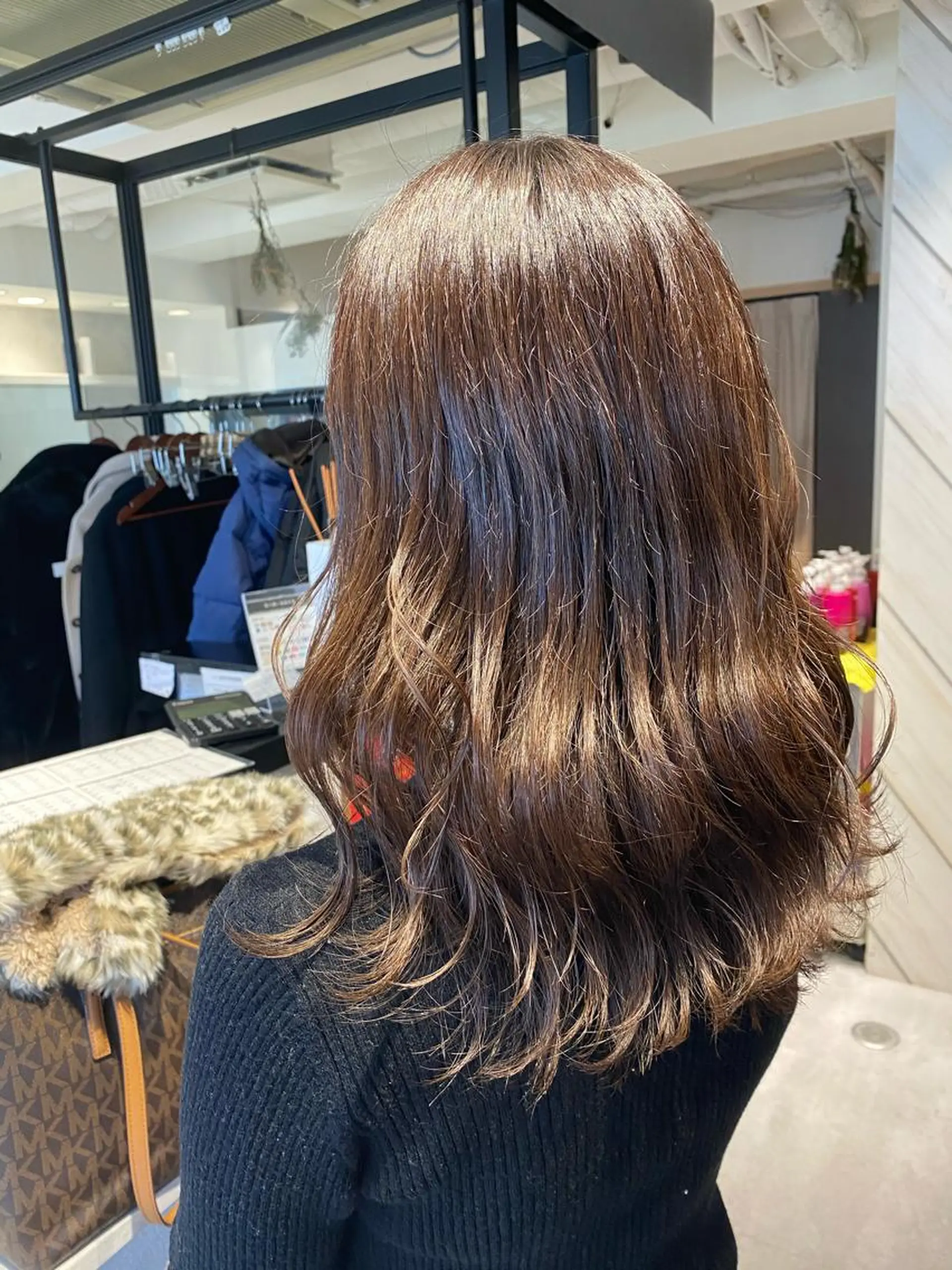 セミロング カラー ヘアカラー トリートメント ベージュ指名No1 加賀詩織のヘアスタイル