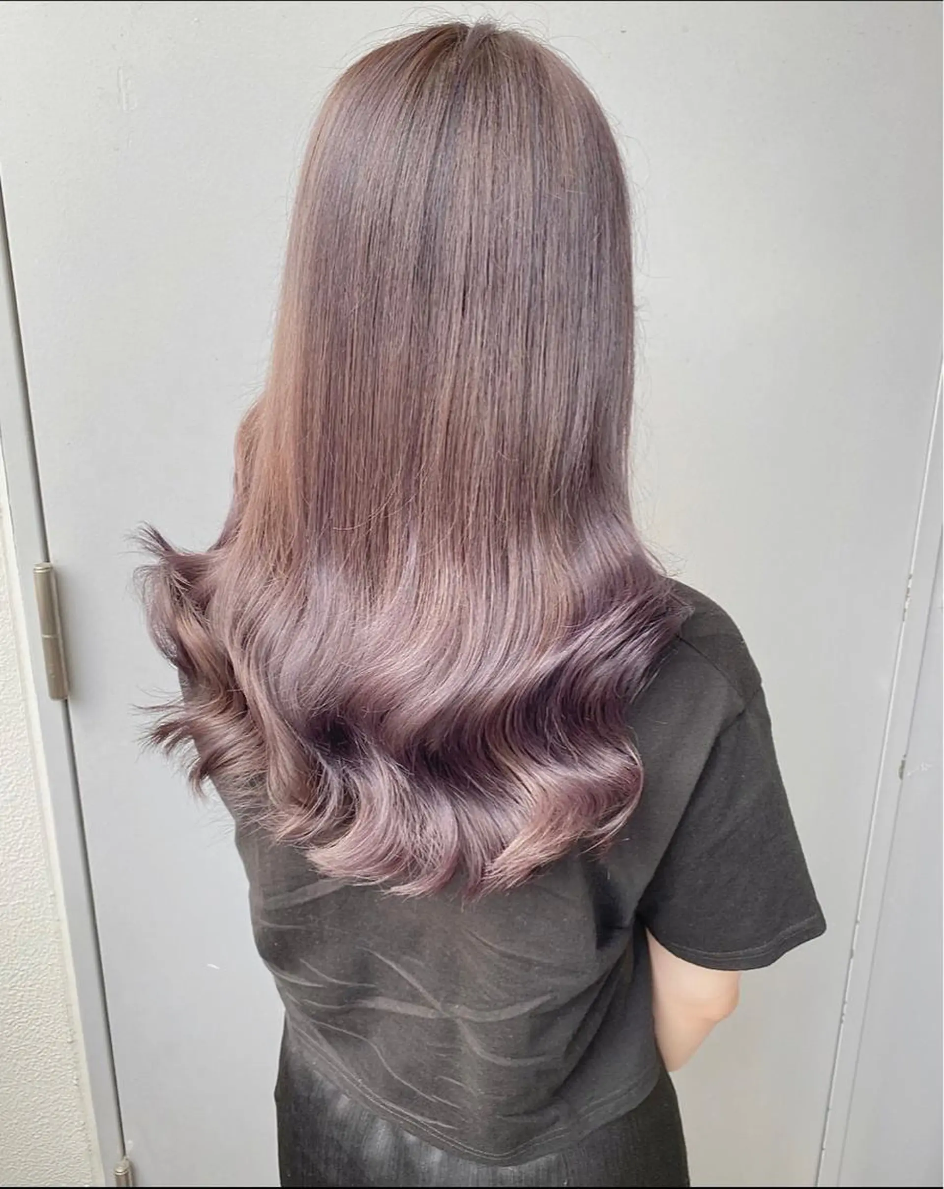 ミディアム ❤︎ワンホンガーリー なハイトーンヘア❤︎のヘアスタイル