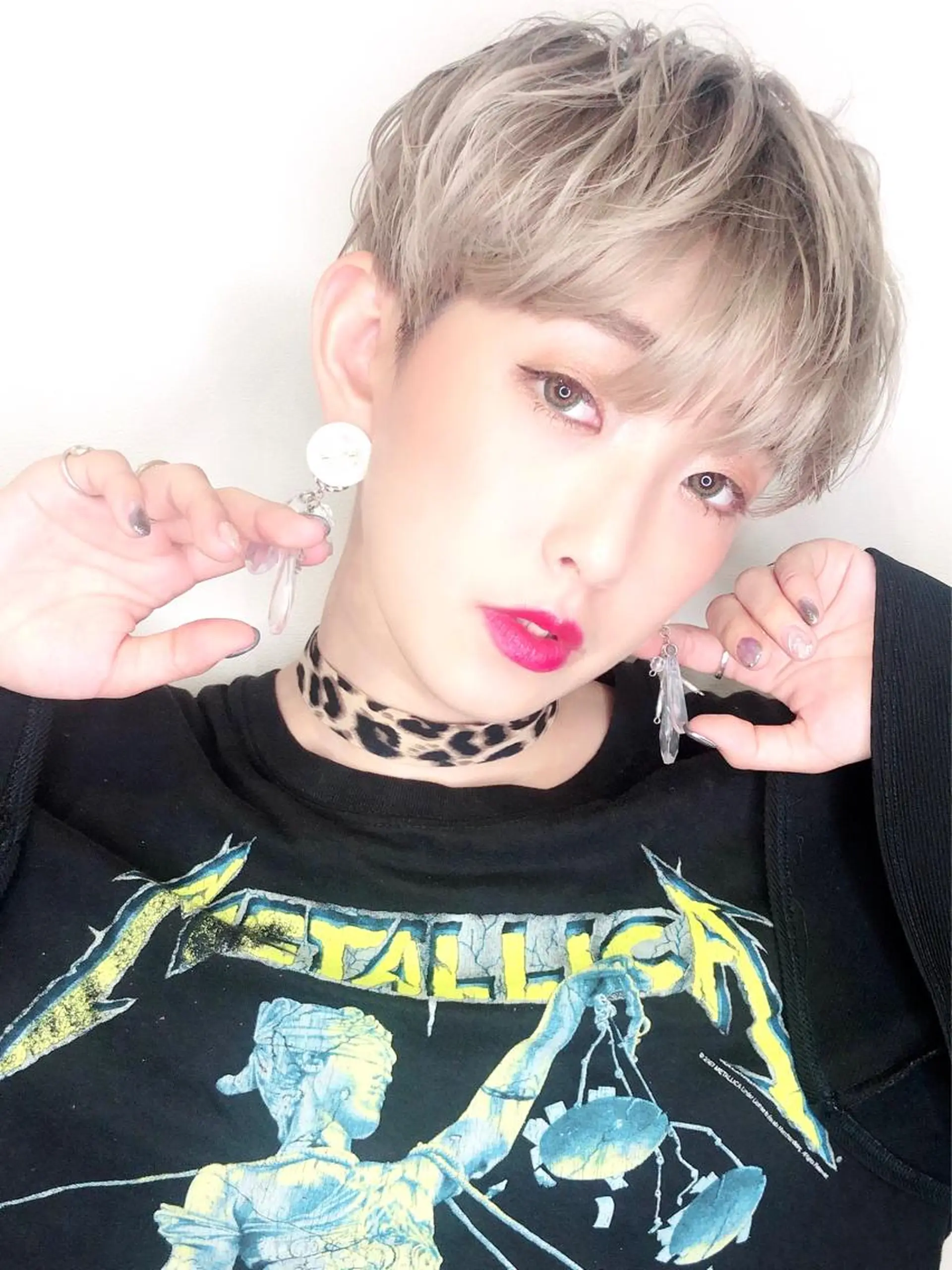 ショート カラー ウルフカット/吉村 桃子のヘアスタイル