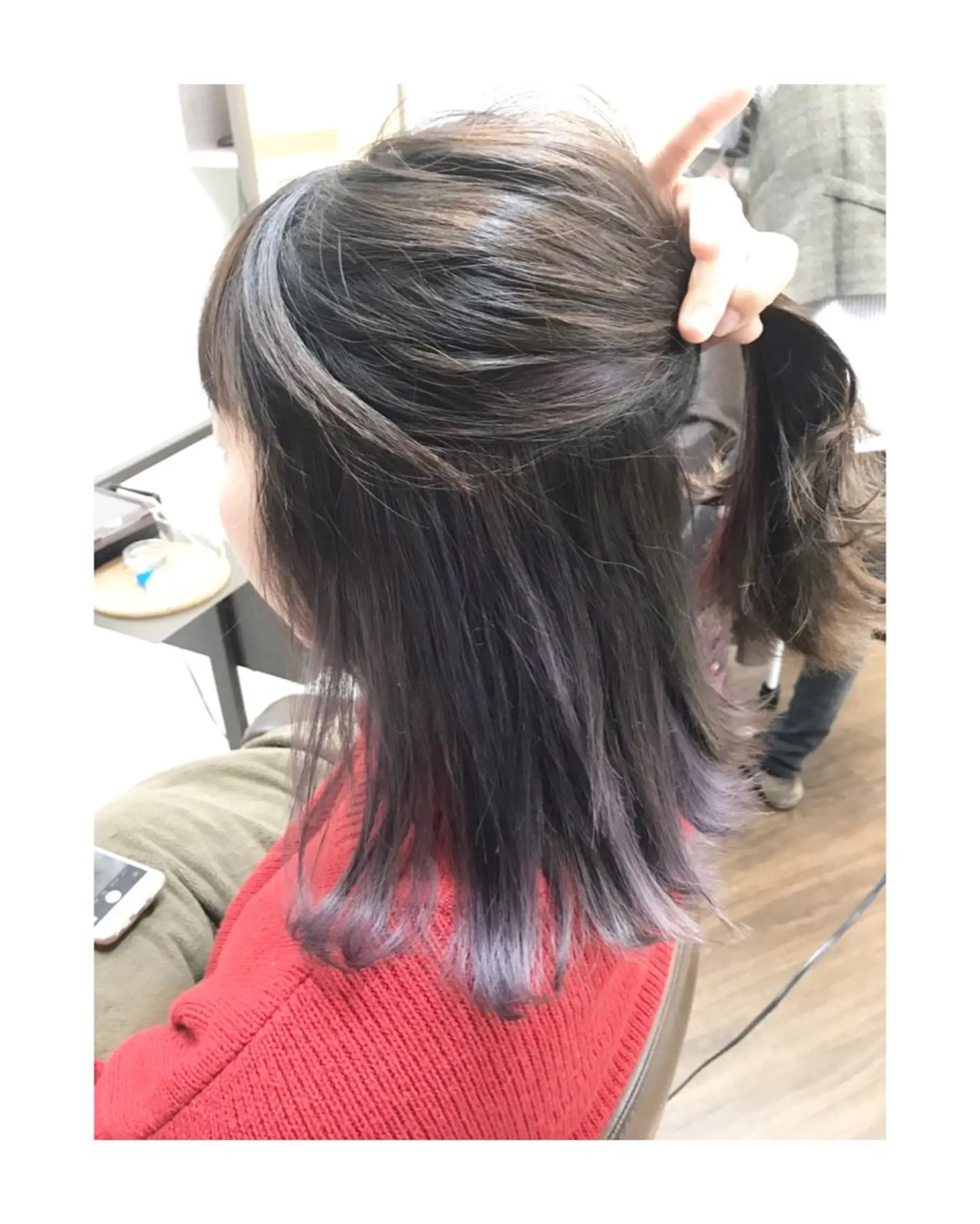 ミディアム カラー パーマ ヘアアレンジ インナーカラー 外ハネヘア APSEE メンズカラー特化のヘアスタイル