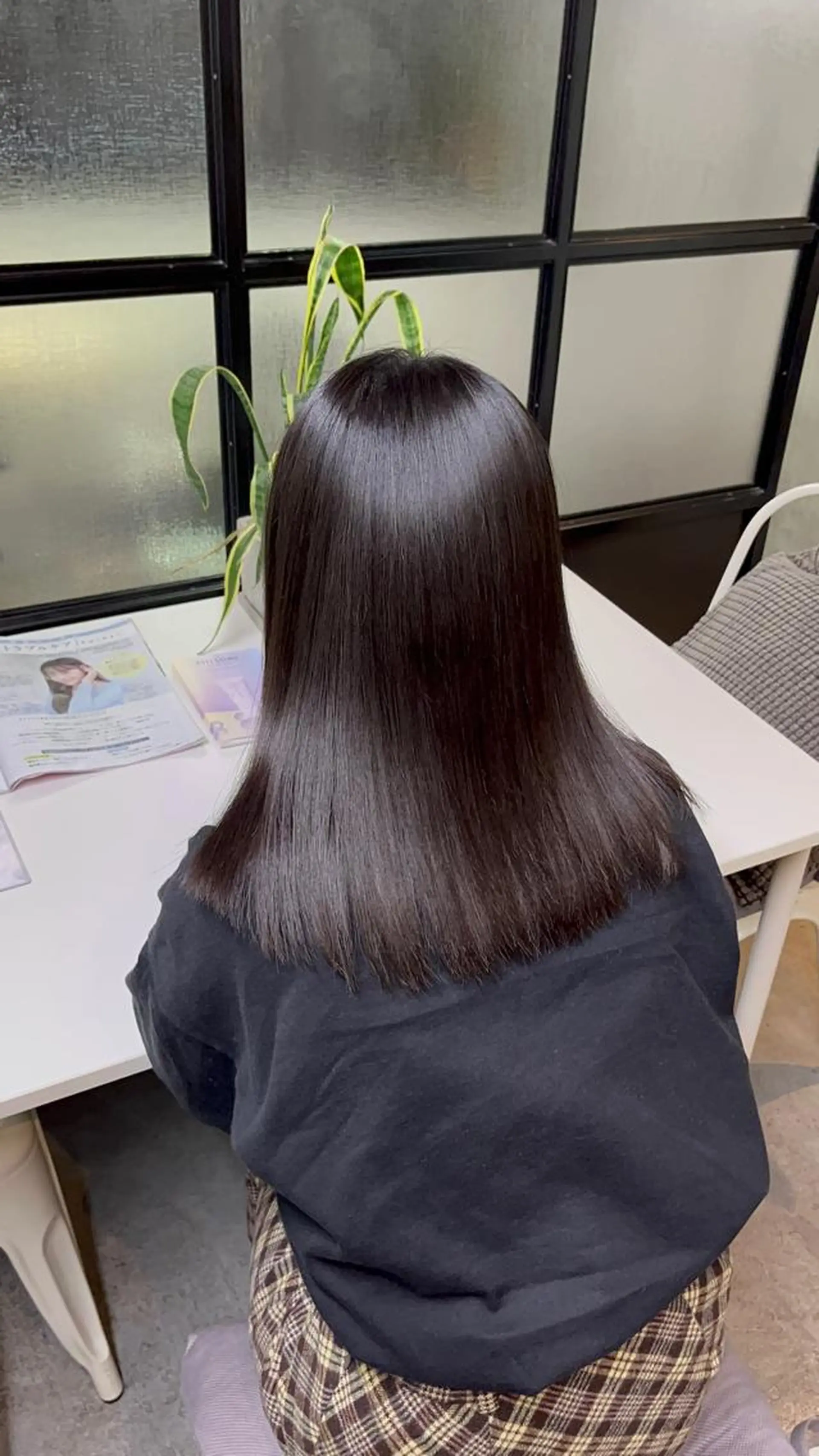 セミロング 髪質改善／縮毛矯正 関根青葉のヘアスタイル