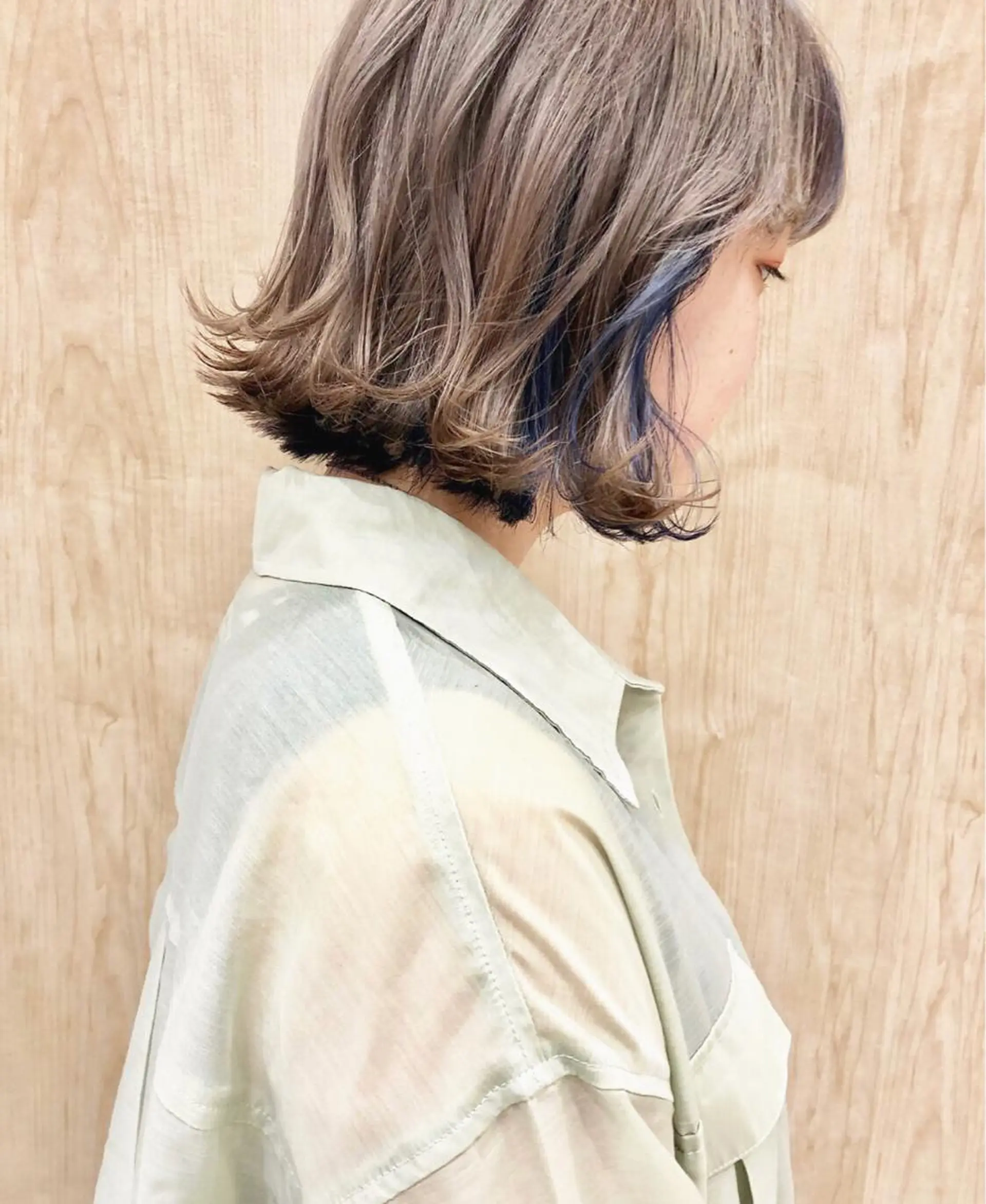 ミディアム カラー ベージュカラー ブルーカラー ミルクティーベージュ 岩田 萌那のヘアスタイル