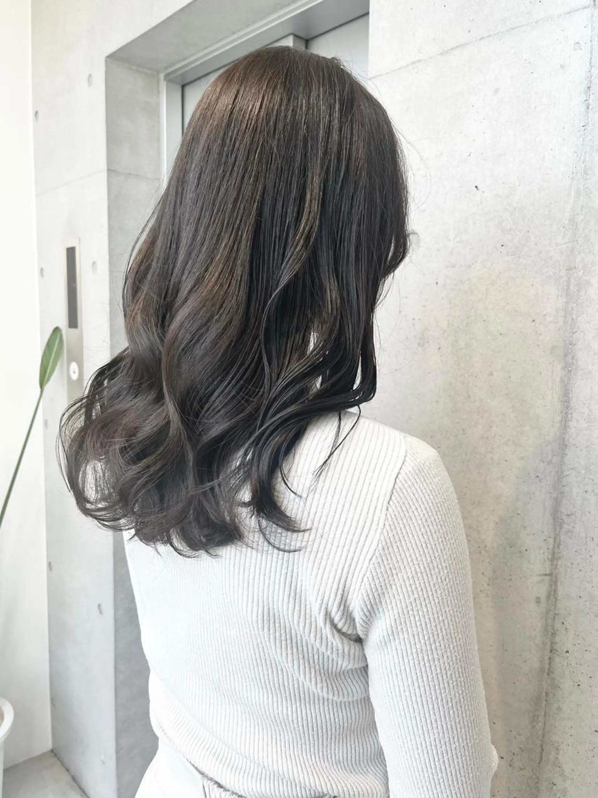 ミディアム カラー パーマ カット ヘアカラー トリートメント 透明感/オリーブ/ グレージュ/YUKAのヘアスタイル