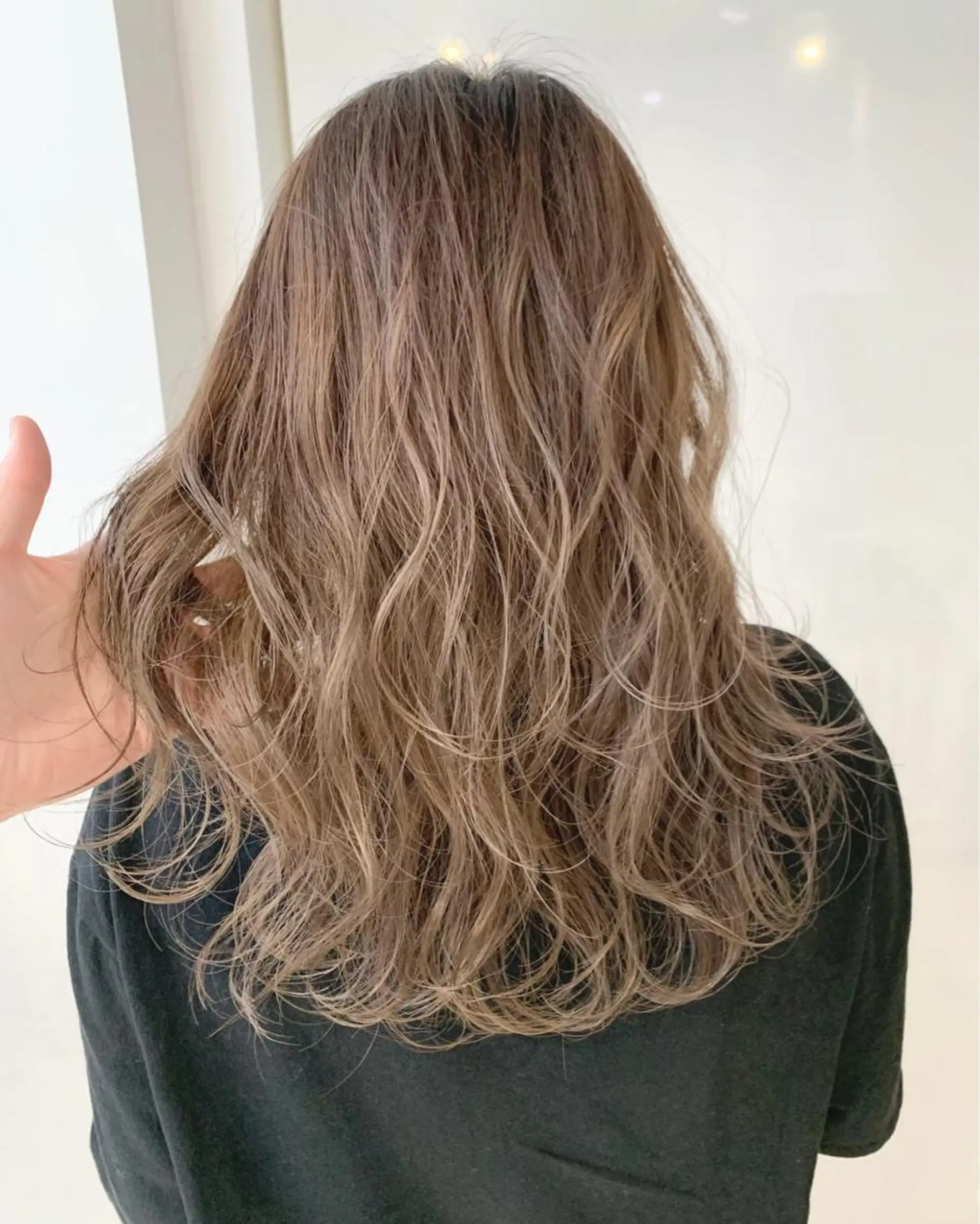 セミロング カラー ヘアカラー トリートメント 西口徒歩20秒　寒色 カラーミディアムヘアのヘアスタイル