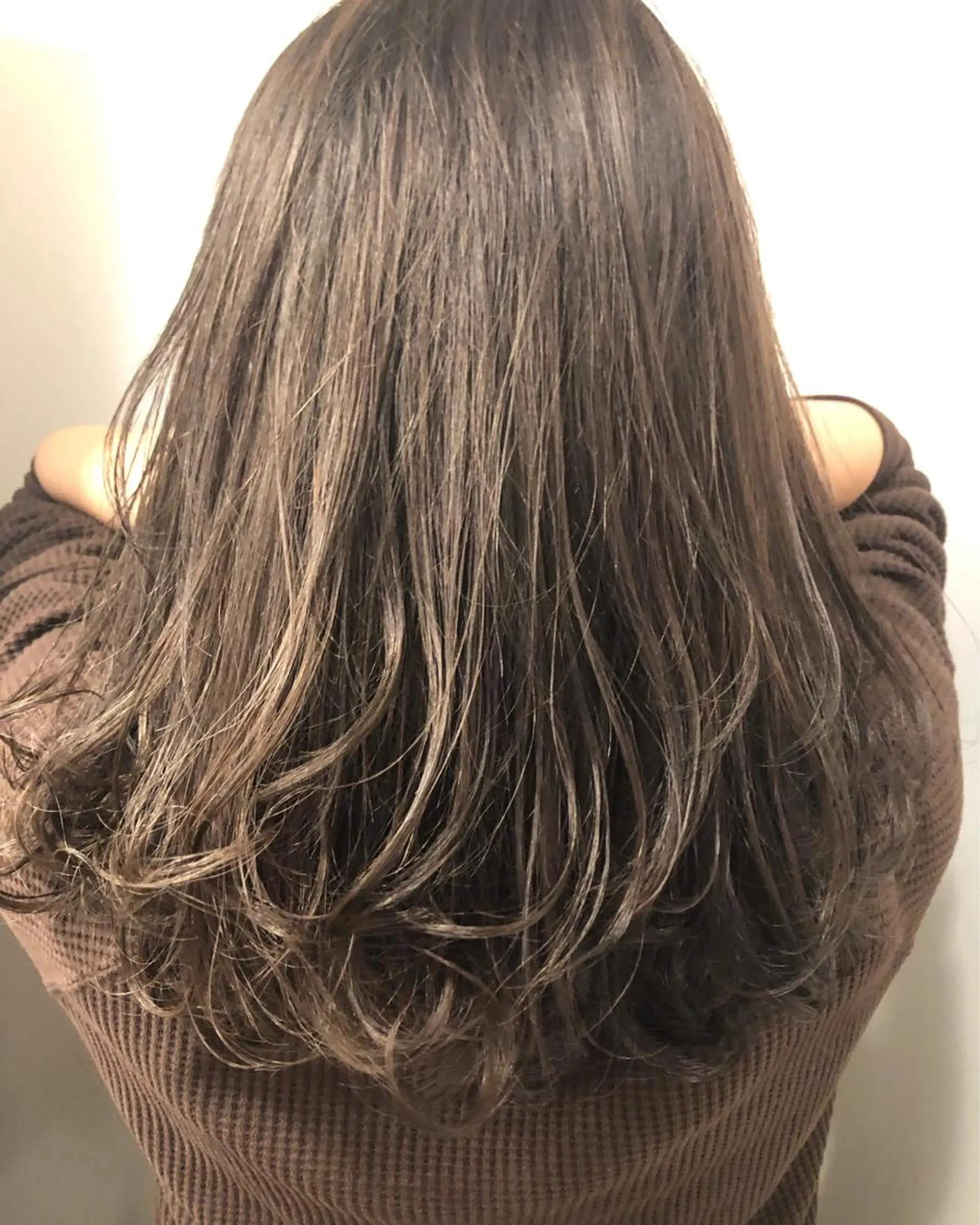 ミディアム カラー 岡田 拓也のヘアスタイル