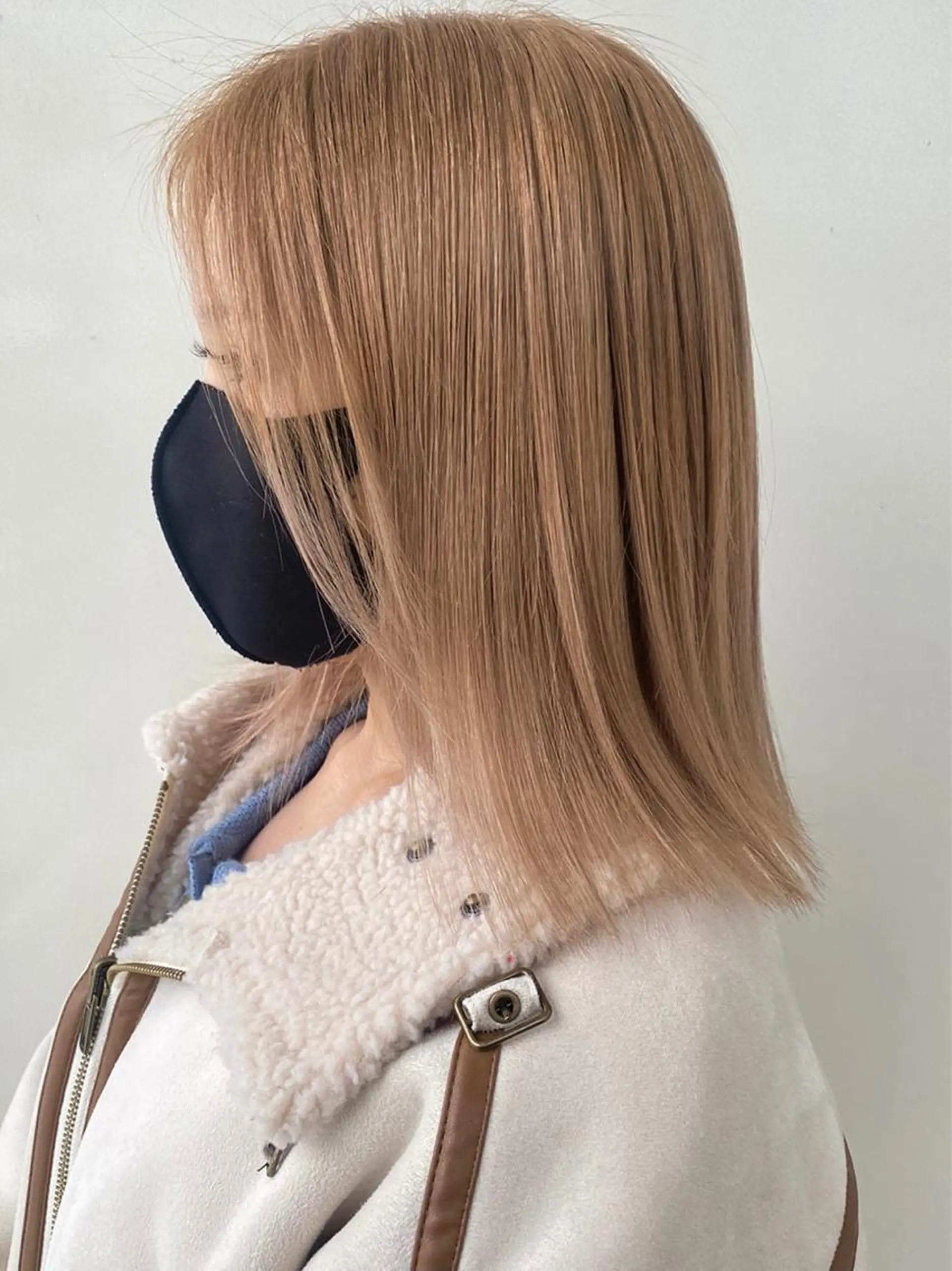 ミディアム カラー ベージュカラー ブロンド ミルクティーベージュ ANNA ／艶髪／ハイトーンのヘアスタイル