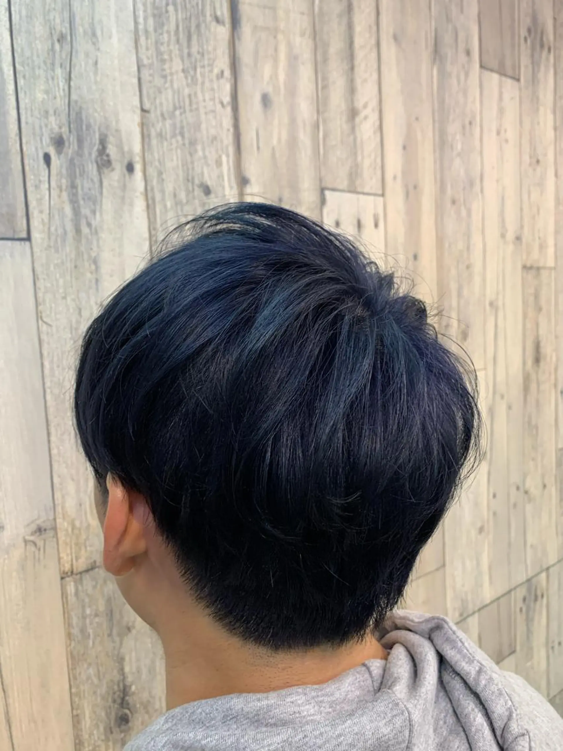 ショート カラー メンズ メンズブリーチ マッシュ ブリーチ ブルーカラー カット ヘアカラー トリートメント 川野 賢のヘアスタイル