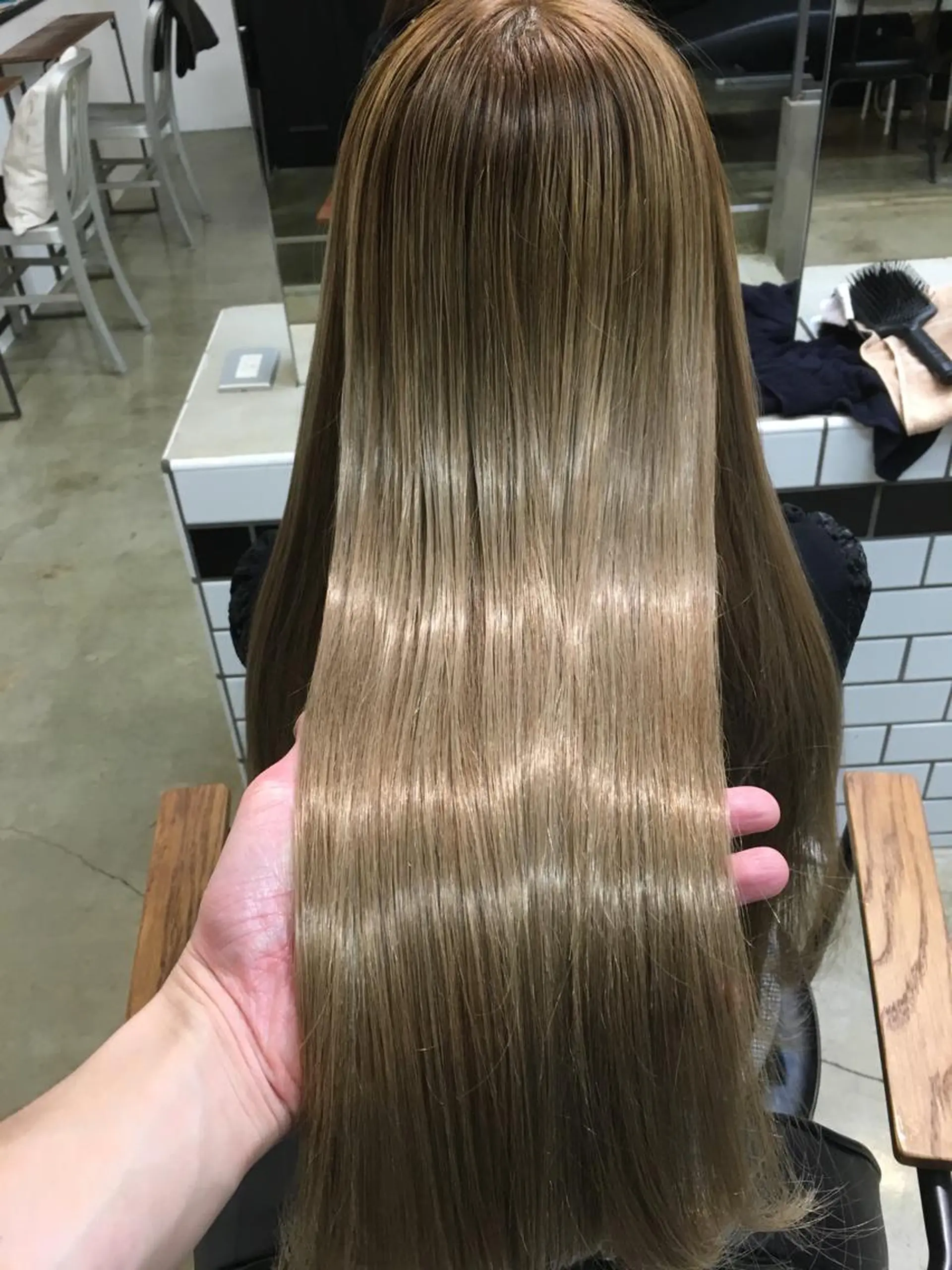 ロング カラー ブリーチ メンズ眉毛ITSUK Iメンズ専門　新宿の眉毛・アイブロウイメージ