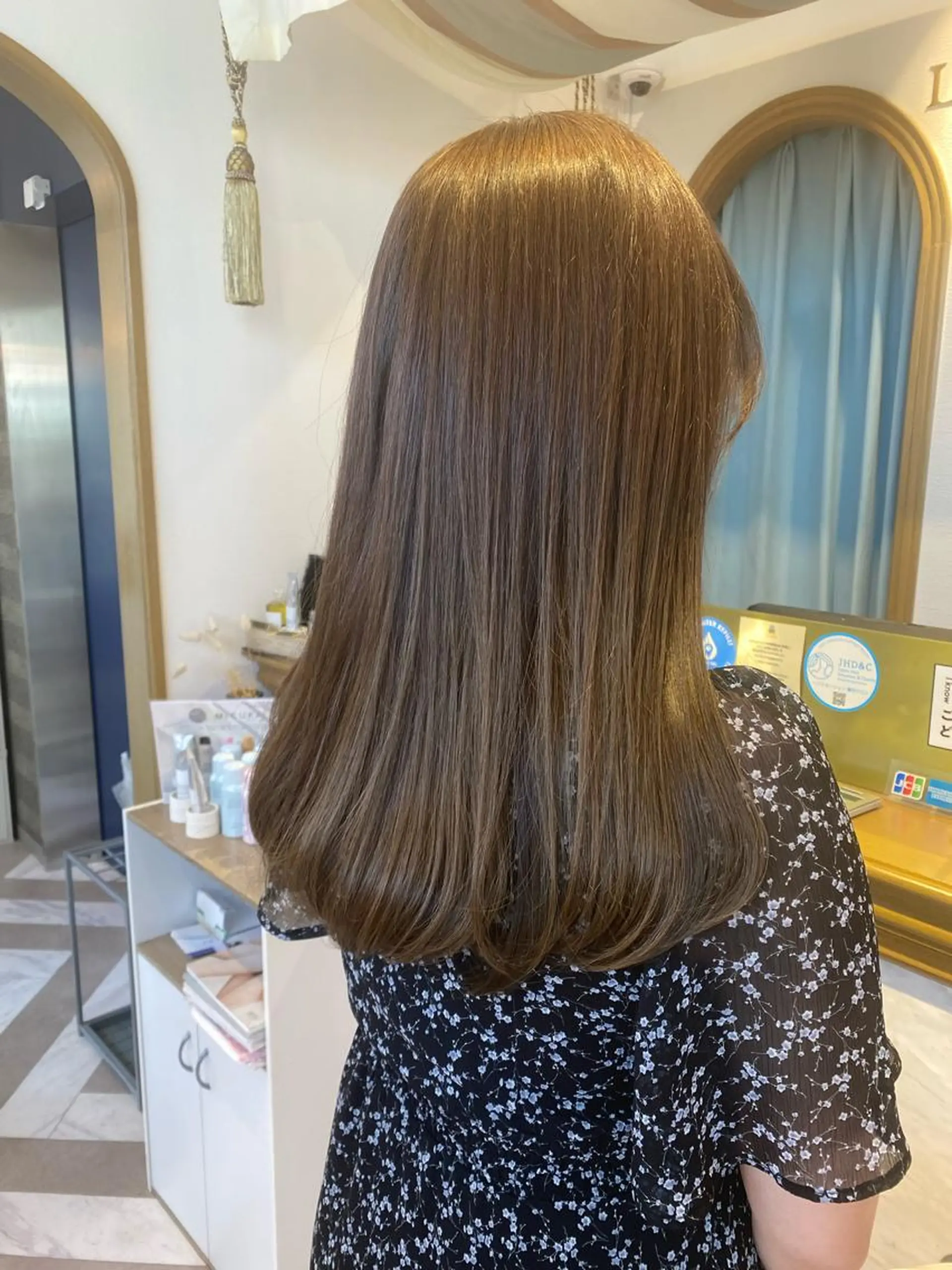 ミディアム カラー カット ヘアカラー 縮毛矯正 トリートメント レイヤーカット /透明感カラー西田のヘアスタイル