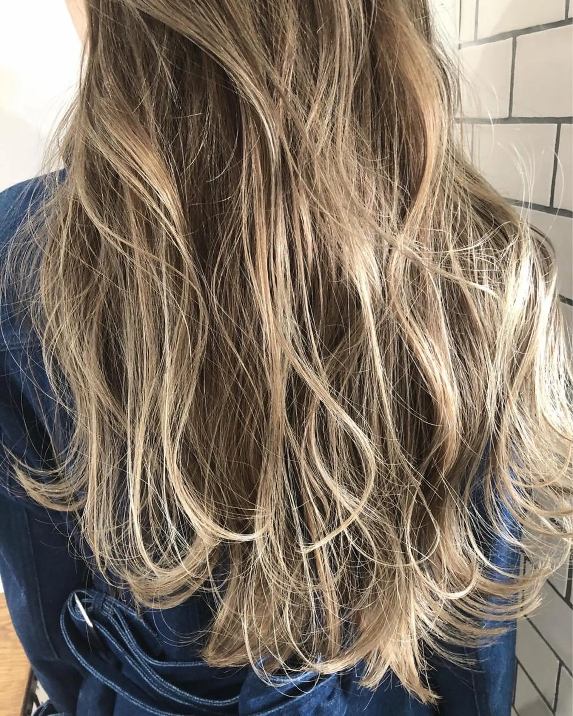 ロング ハイライト カット ヘアカラー 西藤 葵のマツエク・マツパデザイン