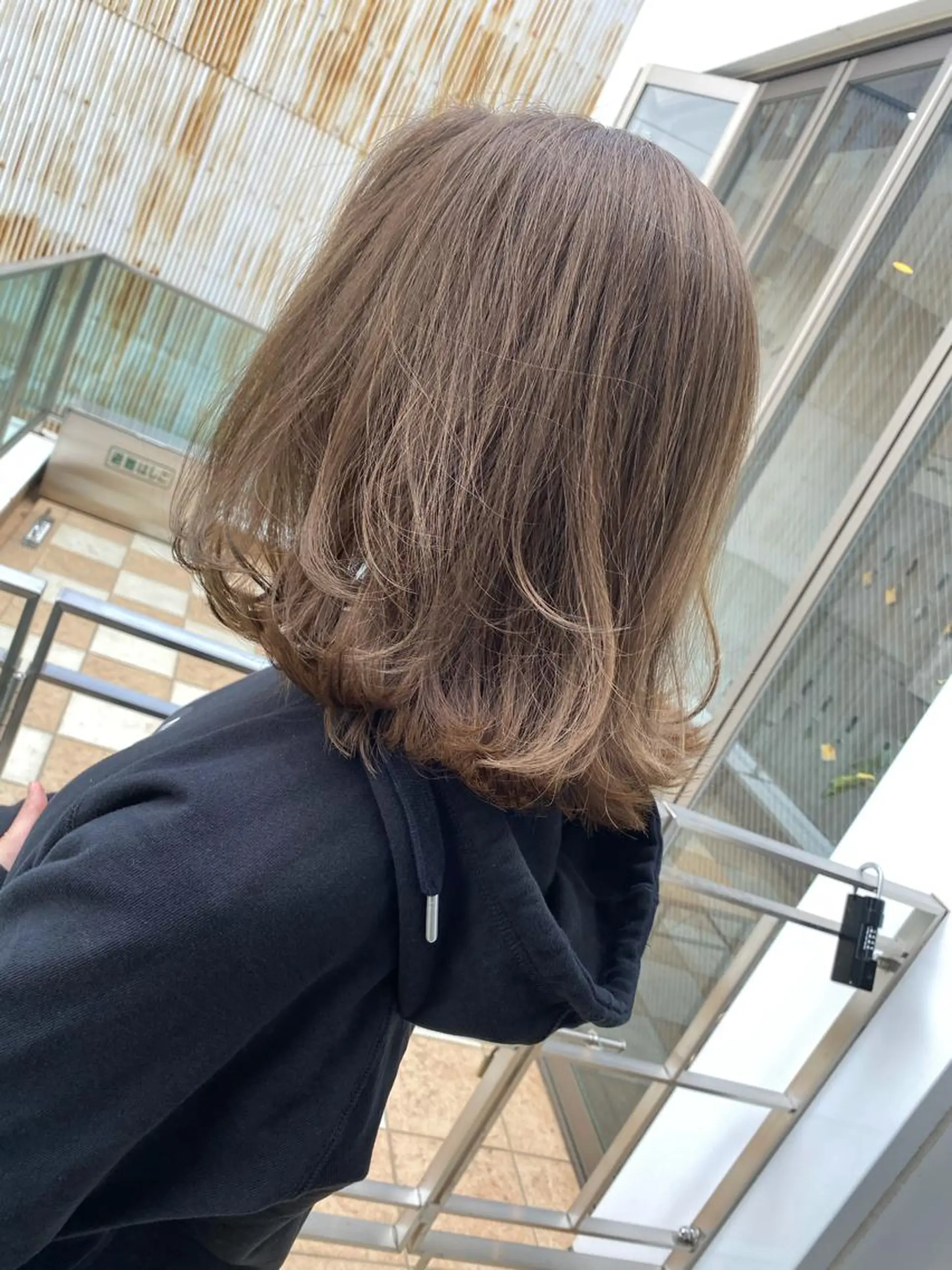 ミディアム ミディアムパーマ アッシュ アッシュブラウン ボブ 斜めバング N° rico 名駅のヘアスタイル