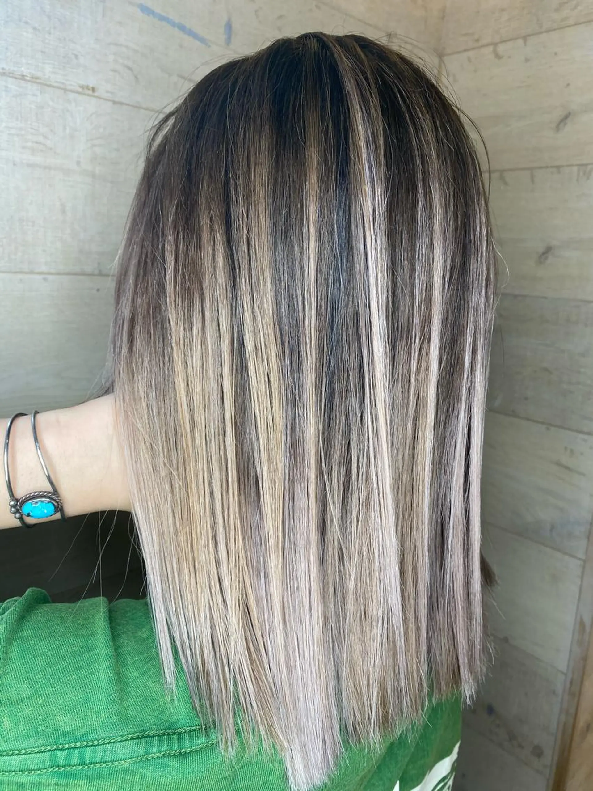 ミディアム カラー バレイヤージュ レイヤーカット ヘアカラー トリートメント 髪質改善×矯正🫧 韓国ヘアasamiのヘアスタイル