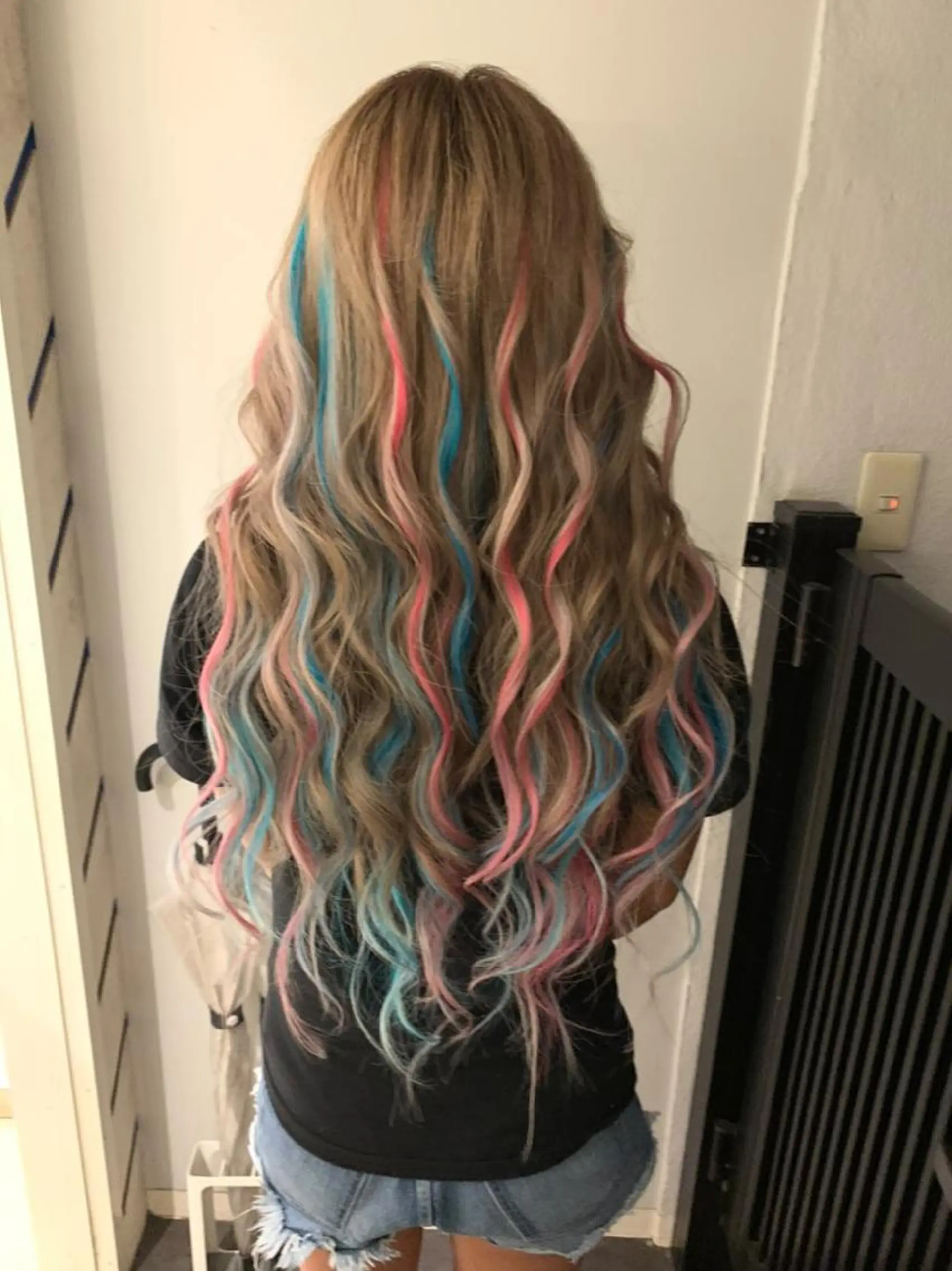 セミロング カラー 🔥ハイトーンカラー ギャルNAOKI🔥のヘアスタイル