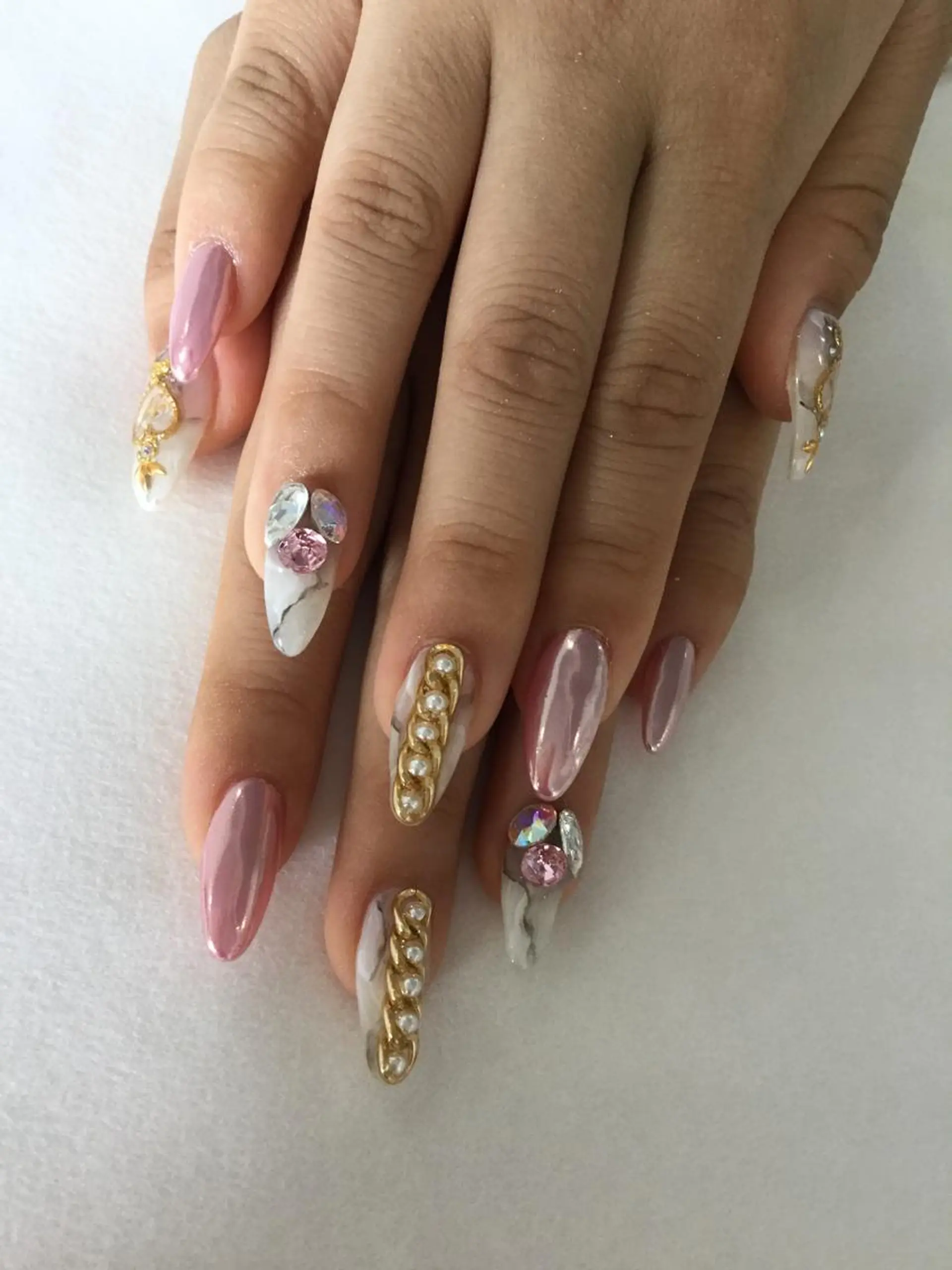 ネイル ハンドネイル 💎🐰 saki. m 🐰💎のネイルデザイン