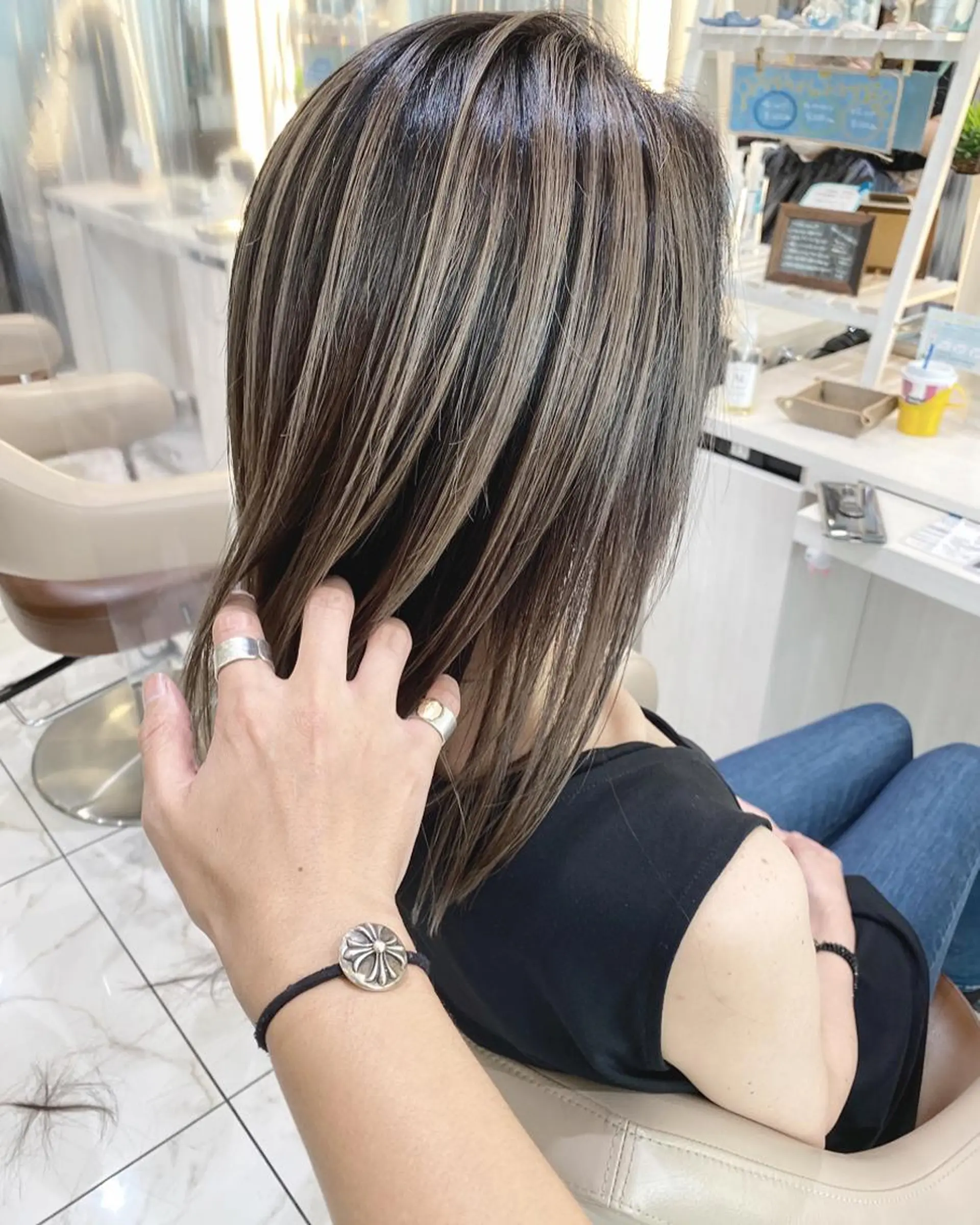 ミディアム カラー バレイヤージュ ベージュカラー レイヤーカット カット ヘアカラー トリートメント 山崎俊輔/髪質改善 /バレイヤージュのヘアスタイル