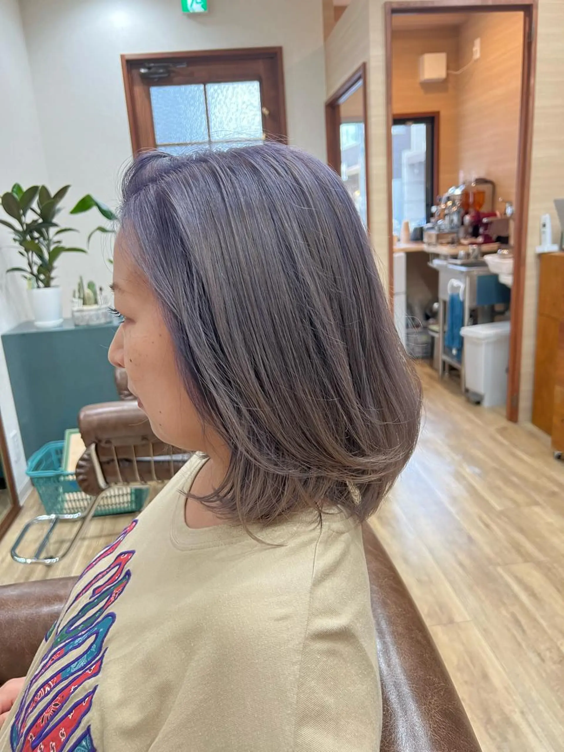 ミディアム カラー ネイル ベージュカラー ラベンダーカラー ラベンダーベージュ シルバー シルバー カット ヘアカラー 🍇おぐら めぐみ🍇のヘアスタイル