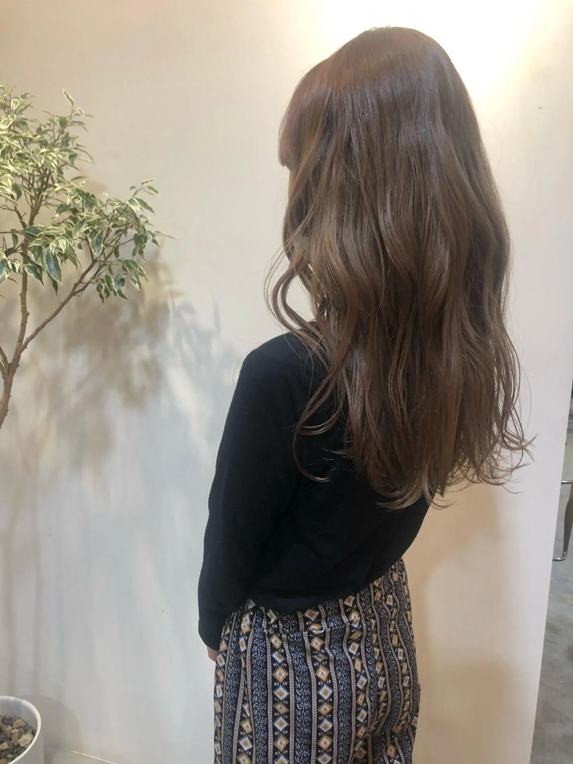 ロング カラー カット ヘアカラー トリートメント MIOベージュカラー 柔らかいカラーのヘアスタイル