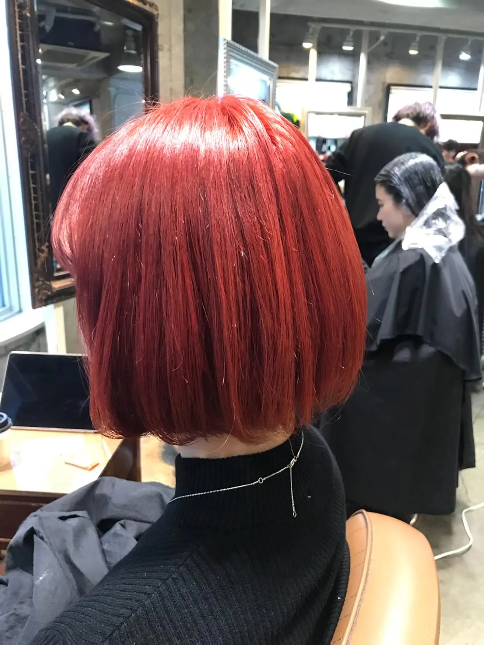 ミディアム カラー パーマ ヘアアレンジ メンズ キッズ ネイル マツエク・マツパ レッドカラー 赤色 サロンドミルク 原宿のヘアスタイル