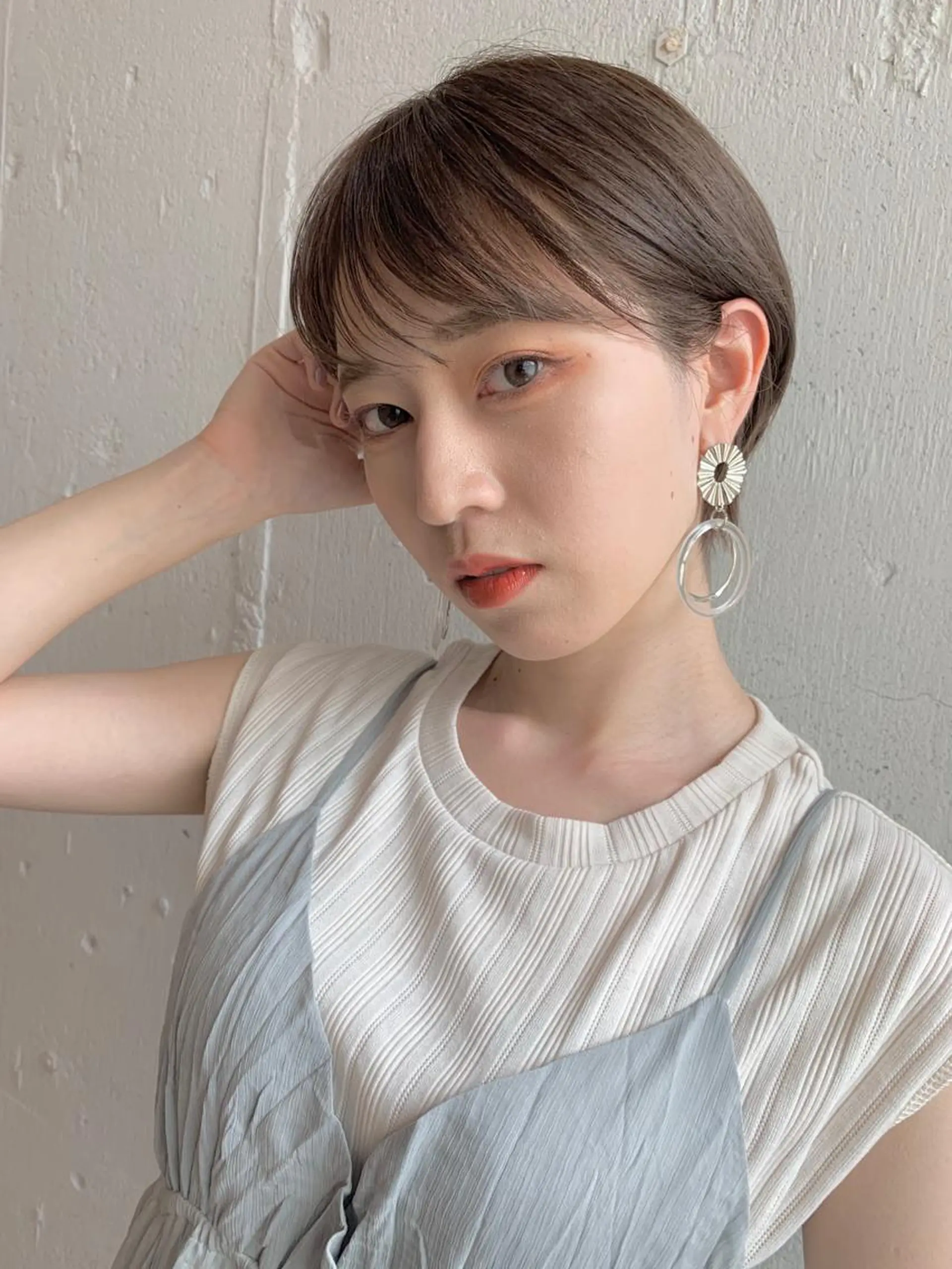 ショート カラー 透明感カラー グレージュ イルミナカラー Fuuu《フゥ》所属・シノザキ シンゴのヘアスタイル