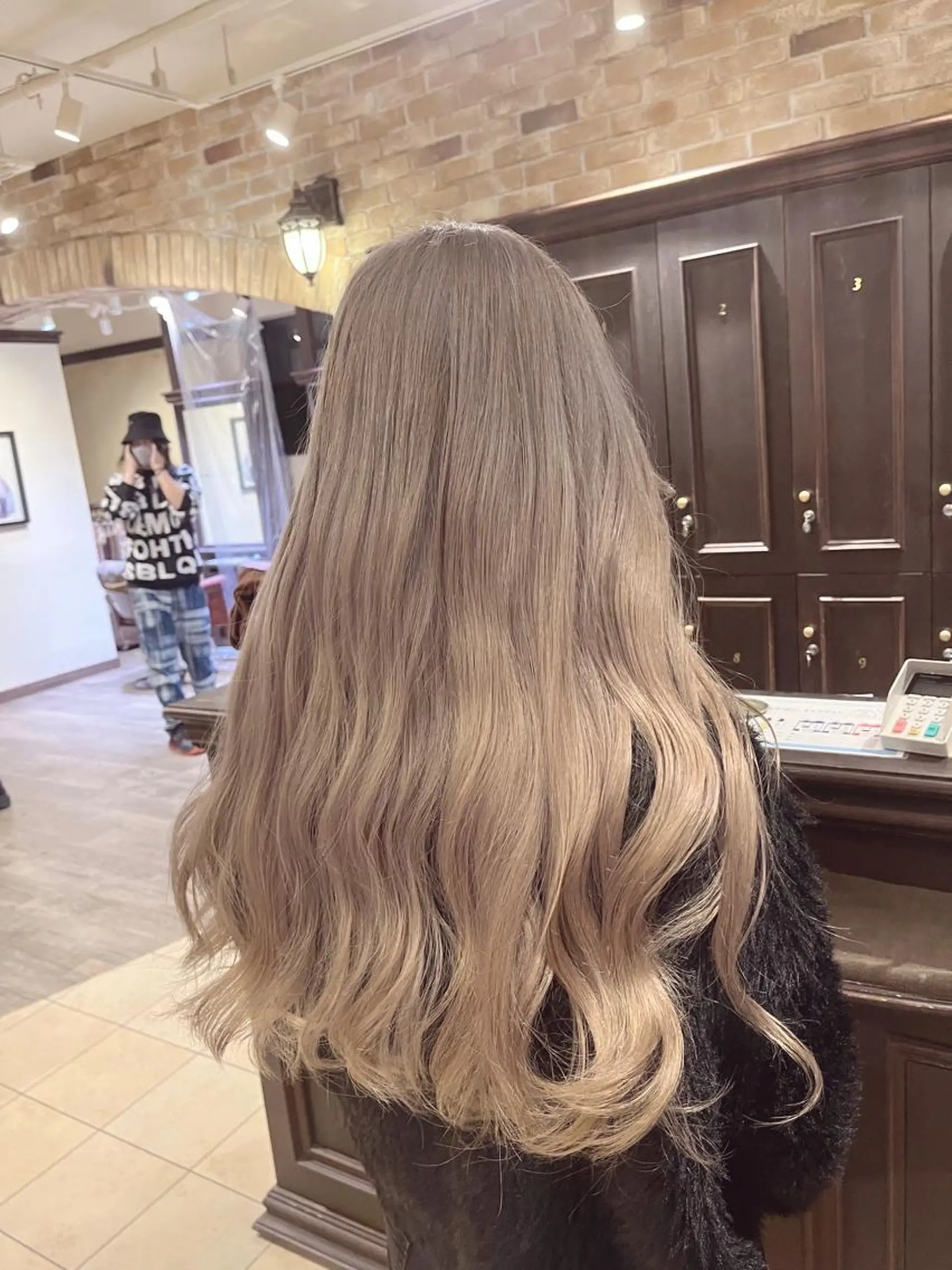 ロング ヘアカラー 🧡ミルクティー/ レイヤー🧡ショウナのヘアスタイル